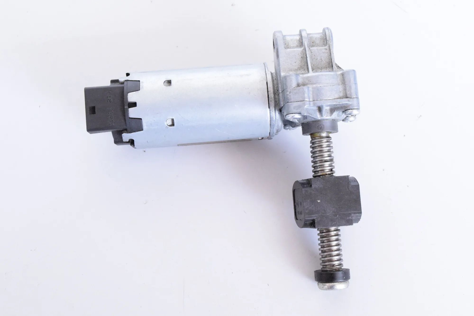 Audi Q3 (8U) Seat adjustment motor — front right Seat adjustment motor — front right — AUDI Q3 (...