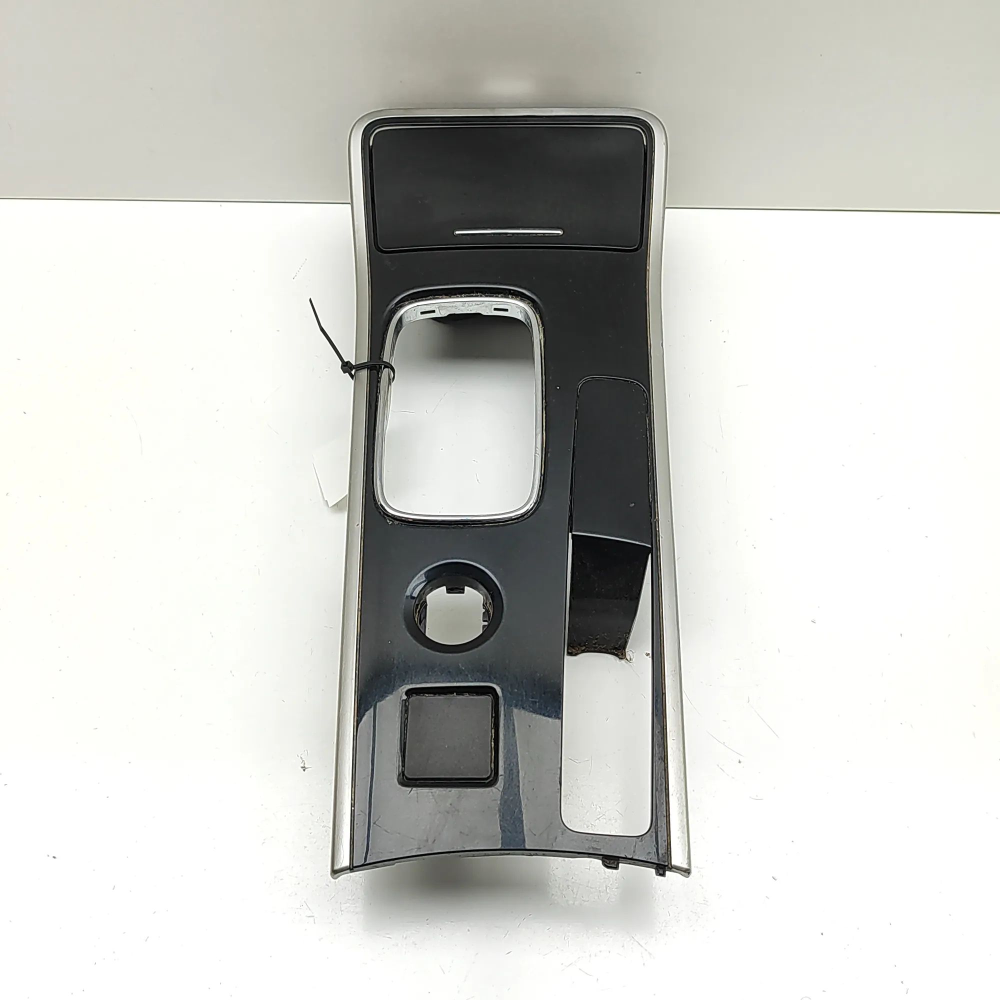 Mitsubishi Outlander Centre console trim Centre console trim — MITSUBISHI OUTLANDER (III...