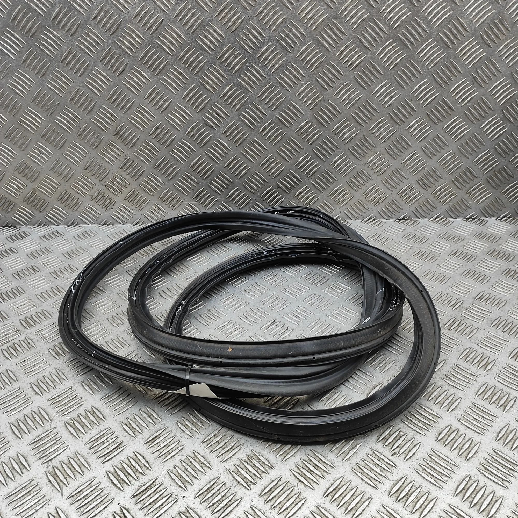 Mazda 3 (BP) Tailgate rubber seal Tailgate rubber seal — MAZDA 3 (Hatchback BP) (...