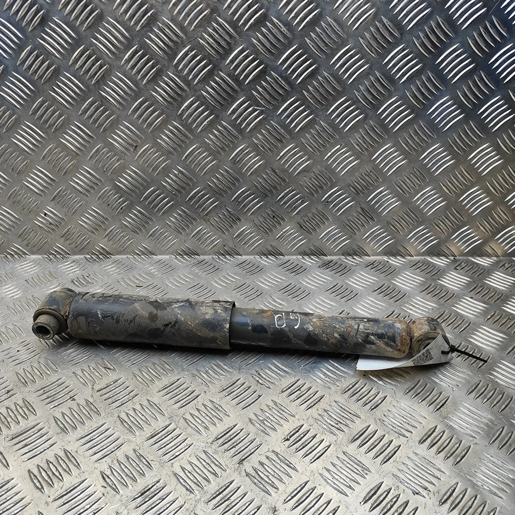 Iveco Daily Shock absorber — rear right Shock absorber — rear right — IVECO DAILY (VI V...