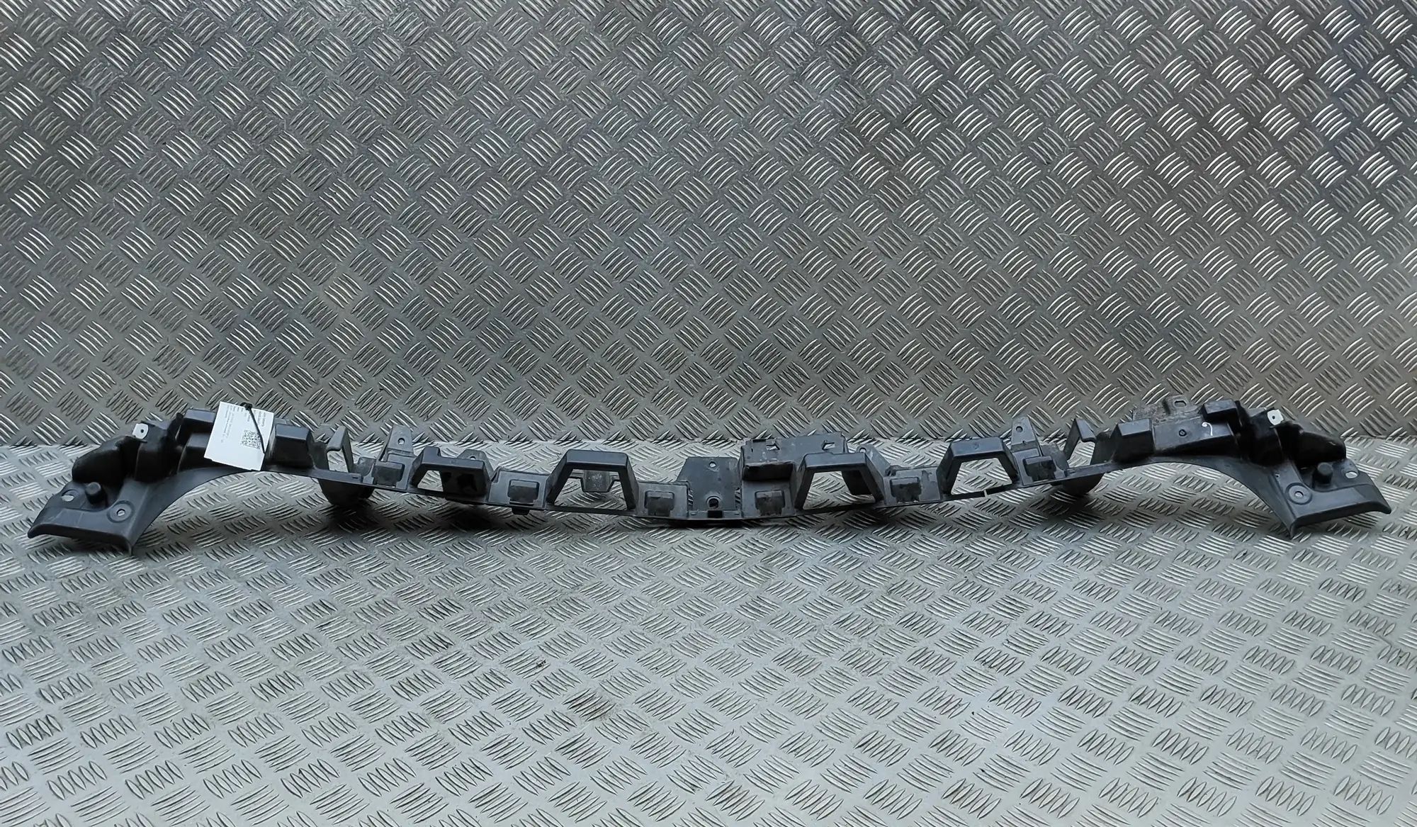 Land Rover Discovery Rear Bumper Middle Bracket Rear Bumper Middle Bracket — LAND ROVER DISCOVE...