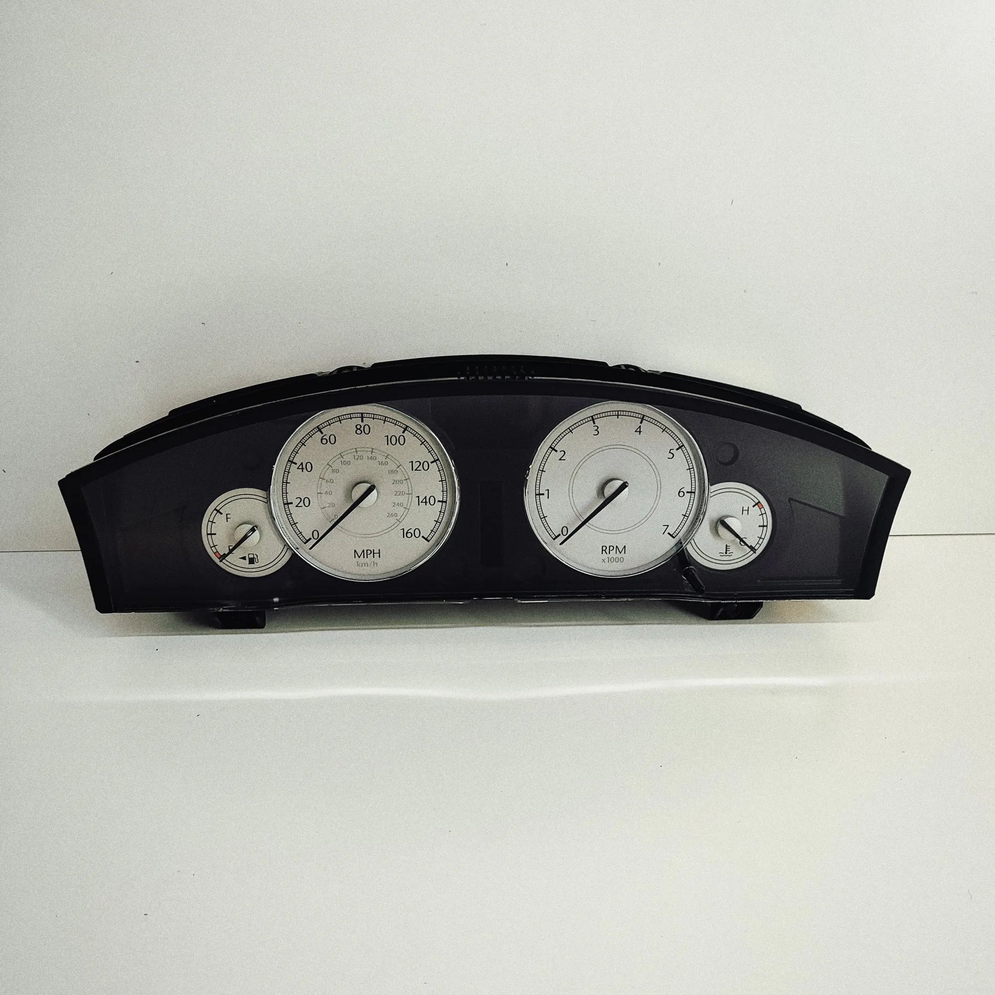 Chrysler 300C Instrument Cluster Speedometer Instrument Cluster Speedometer — CHRYSLER 300 (...