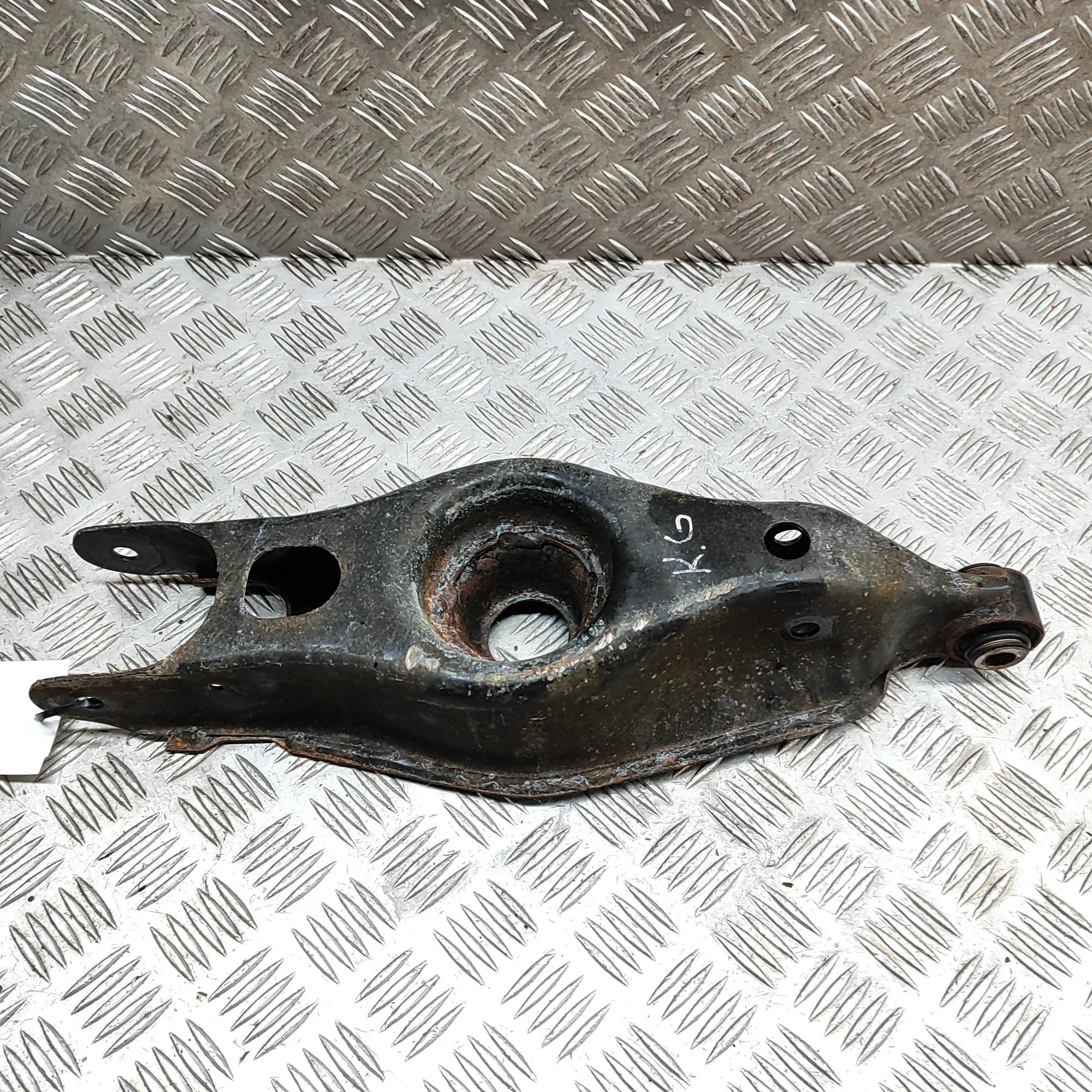 Maserati Ghibli Rear Left Lower Control Arm Rear Left Lower Control Arm — MASERATI GHIBLI (...