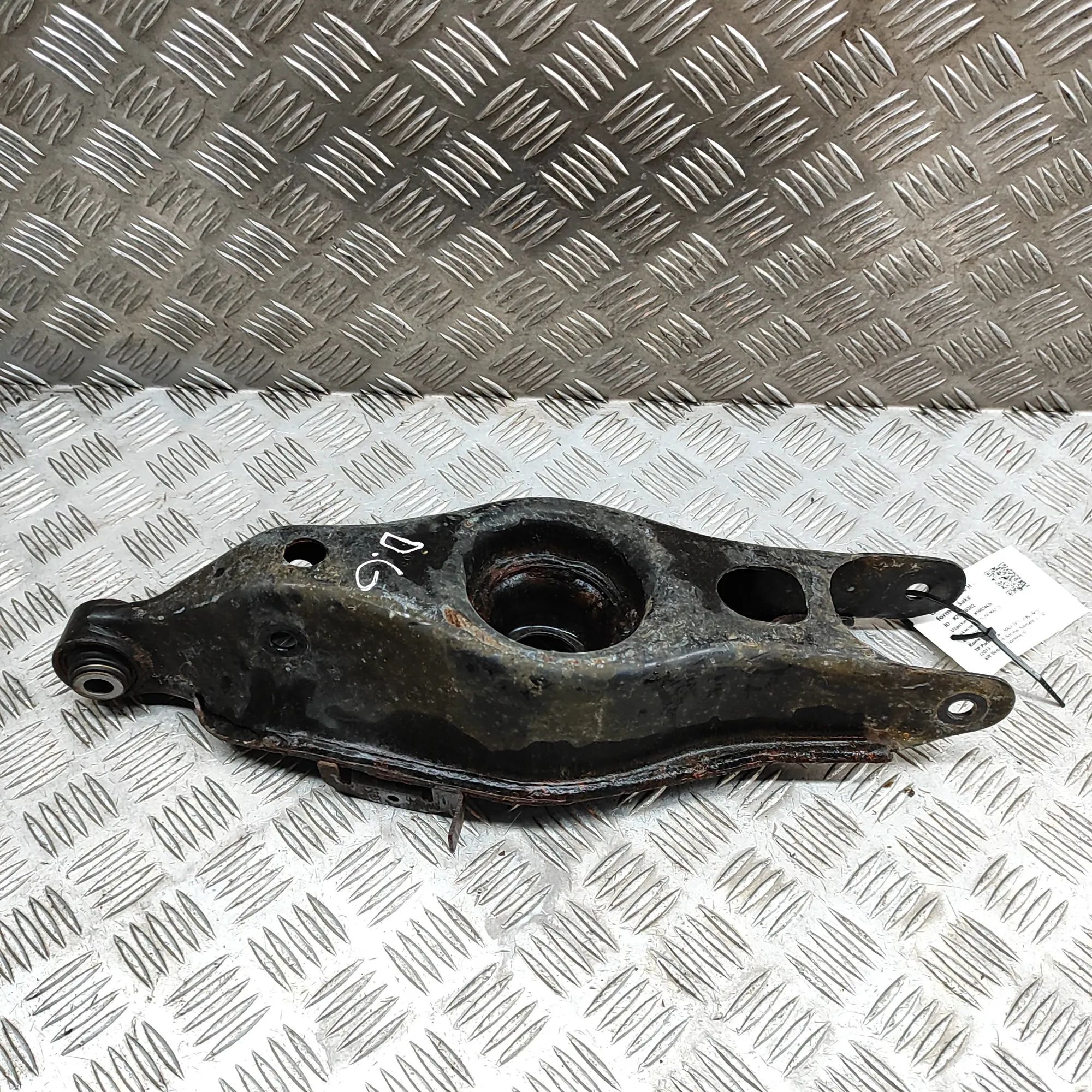 Maserati Ghibli Rear Right Lower Control Arm Rear Right Lower Control Arm — MASERATI GHIBLI ...