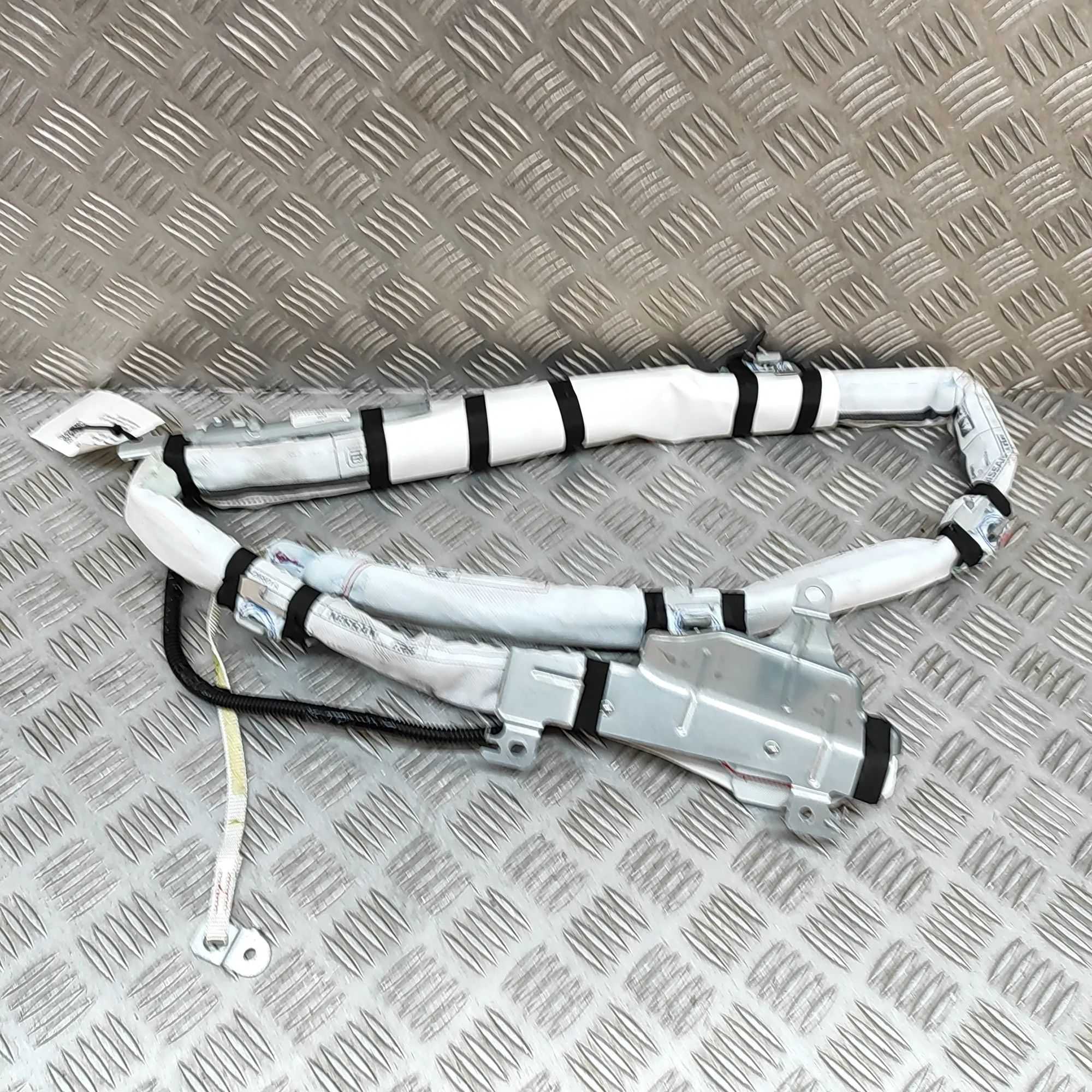 Nissan Leaf Right Side Roof Safety Curtain SRS Right Side Roof Safety Curtain SRS — NISSAN LEA...