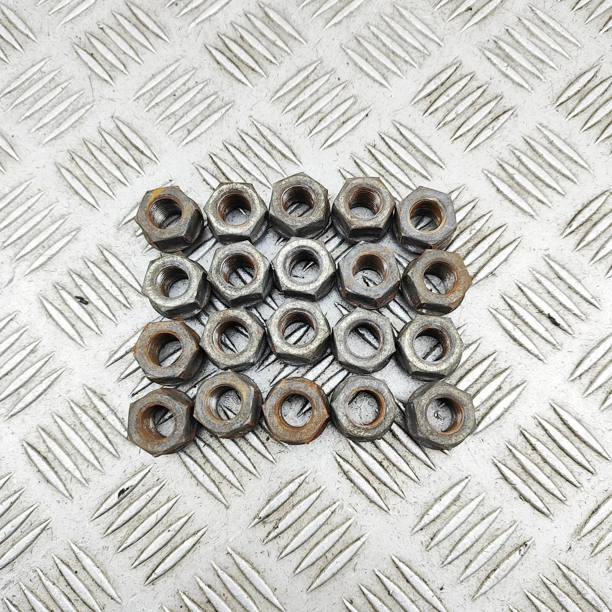 Cadillac Escalade Wheel Screws Kit Wheel Screws Kit — CADILLAC ESCALADE (2014-...)...