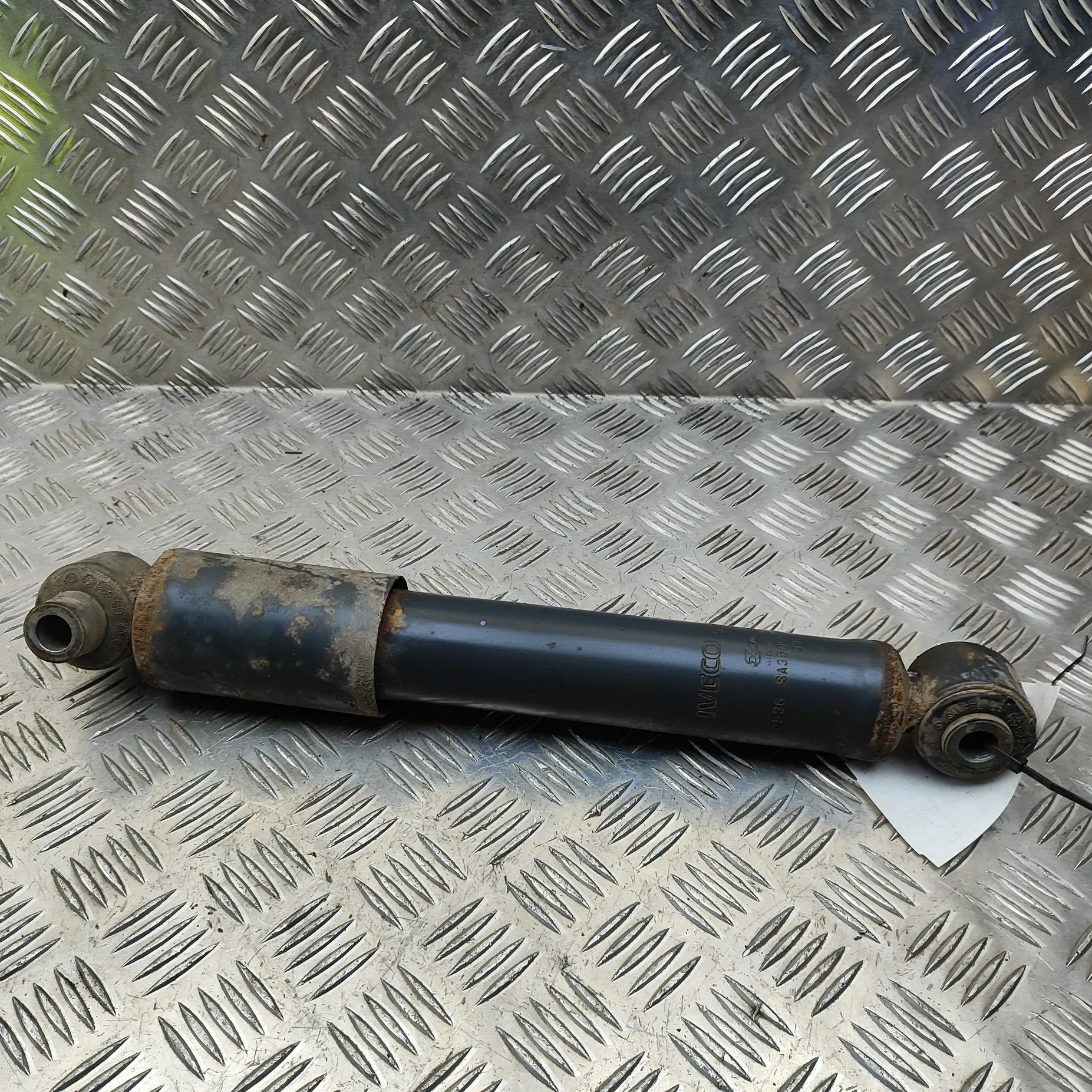 Iveco Daily Shock absorber — front right Shock absorber — front right — IVECO DAILY (VI ...