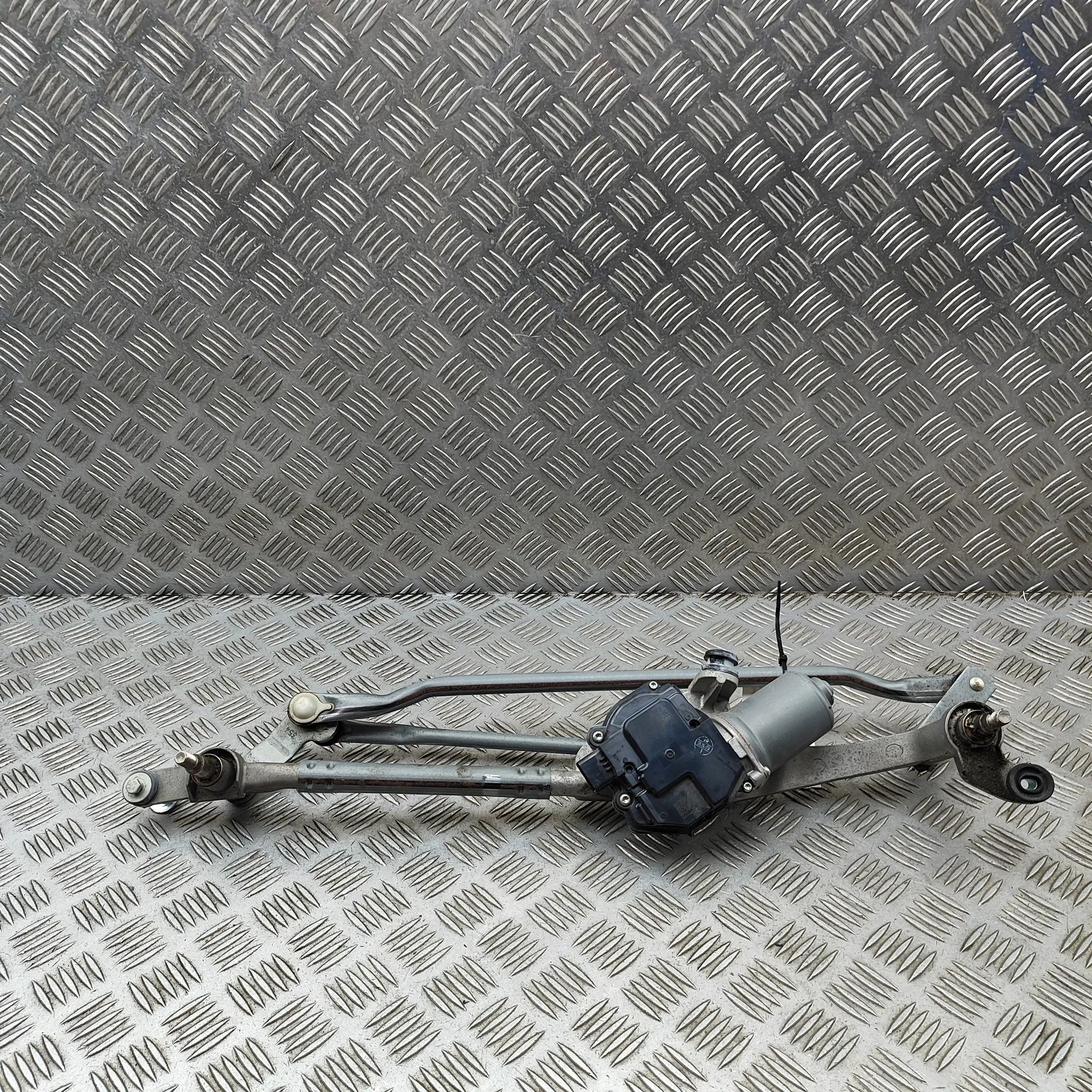 Land Rover Discovery Front Windshield Wiper Mechanism Front Windshield Wiper Mechanism — LAND ROVER D...