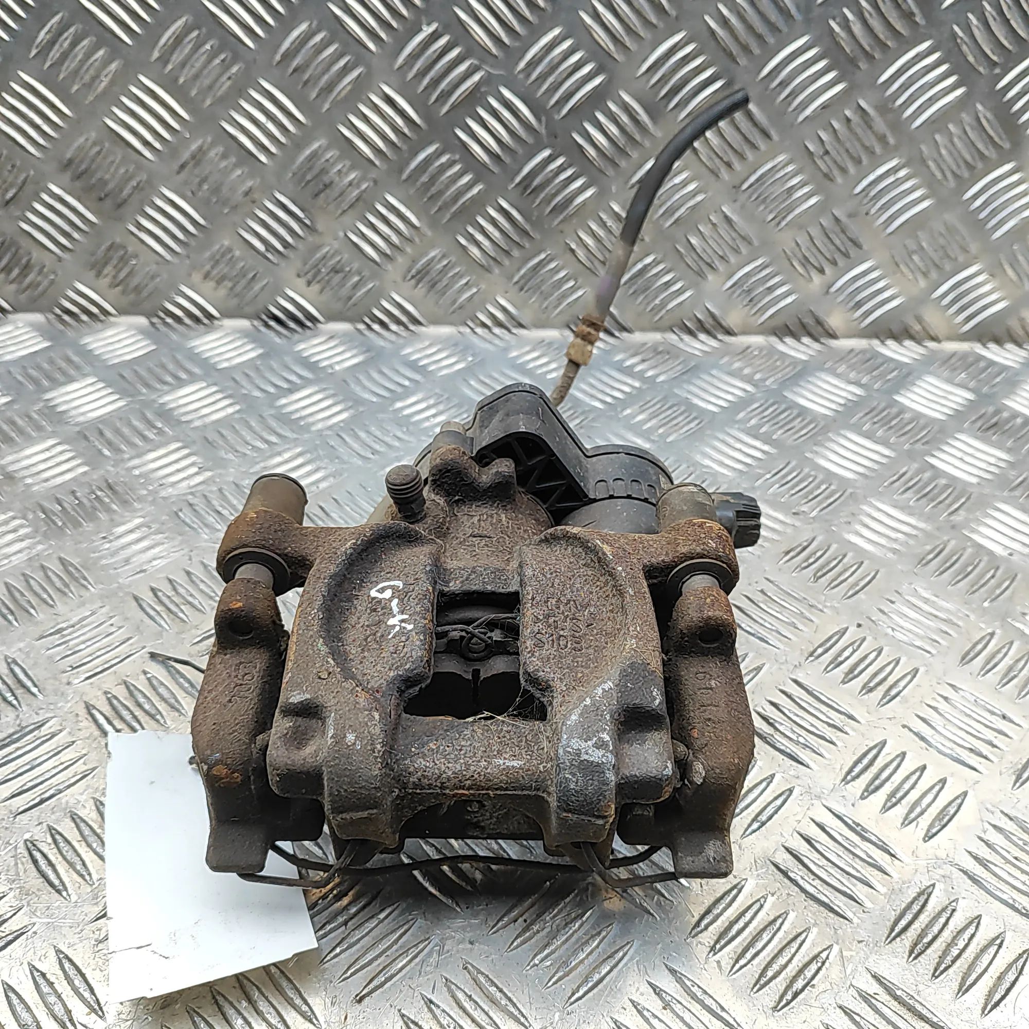 Subaru Forester Brake caliper — rear left Brake caliper — rear left — SUBARU FORESTER (V ...