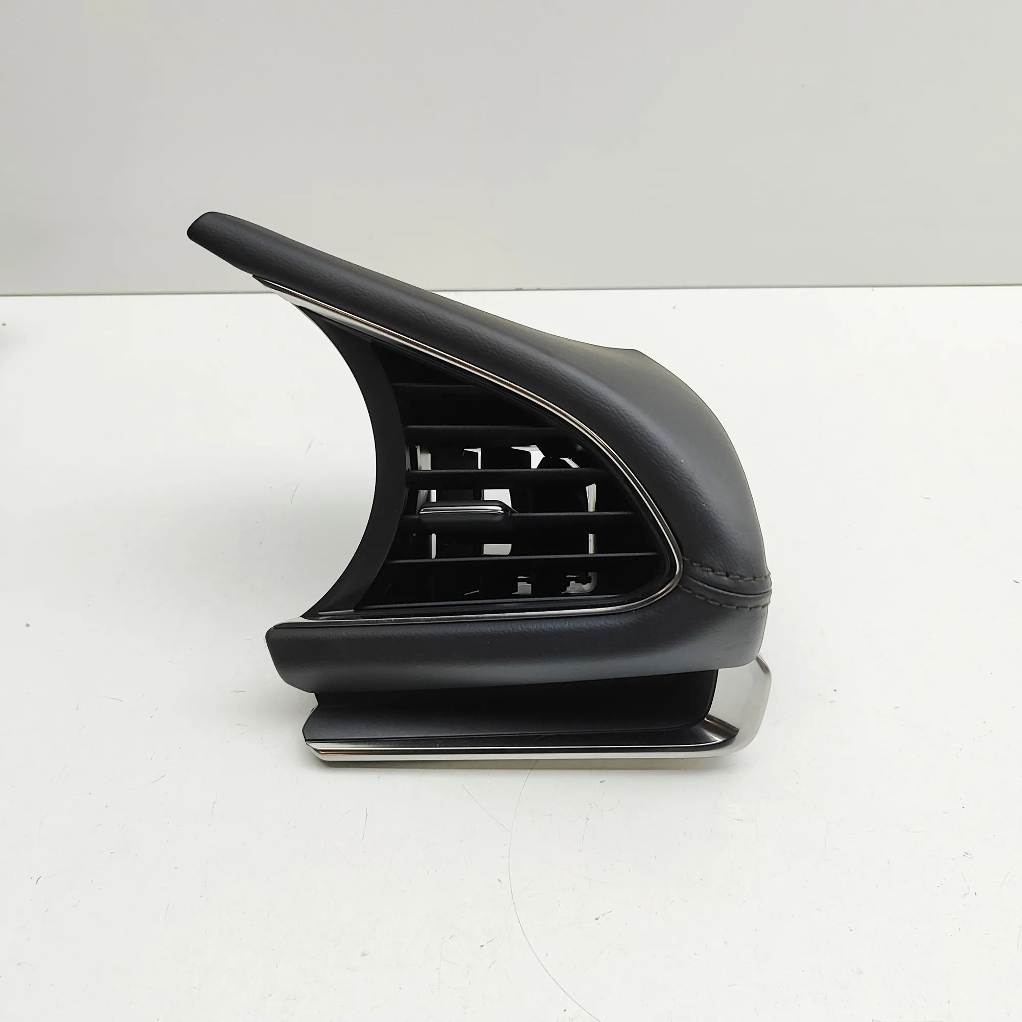 Mazda 3 (BP) Dashboard Air Vents Dashboard Air Vents — MAZDA 3 (Hatchback BP) (2...