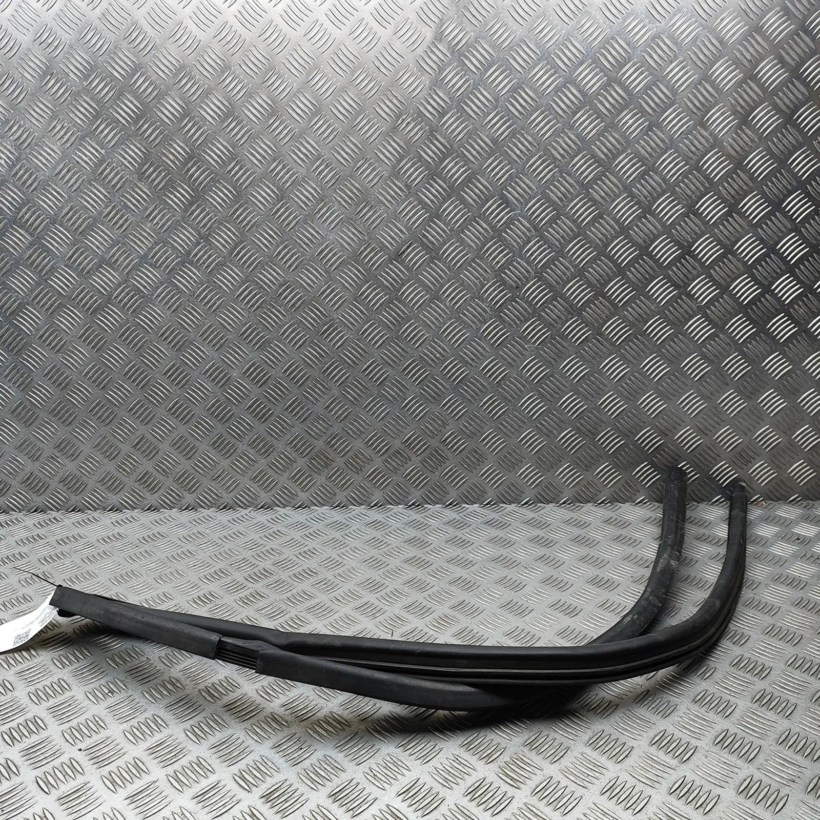 Land Rover Discovery Engine rubber seal Engine rubber seal — LAND ROVER DISCOVERY (V L4...