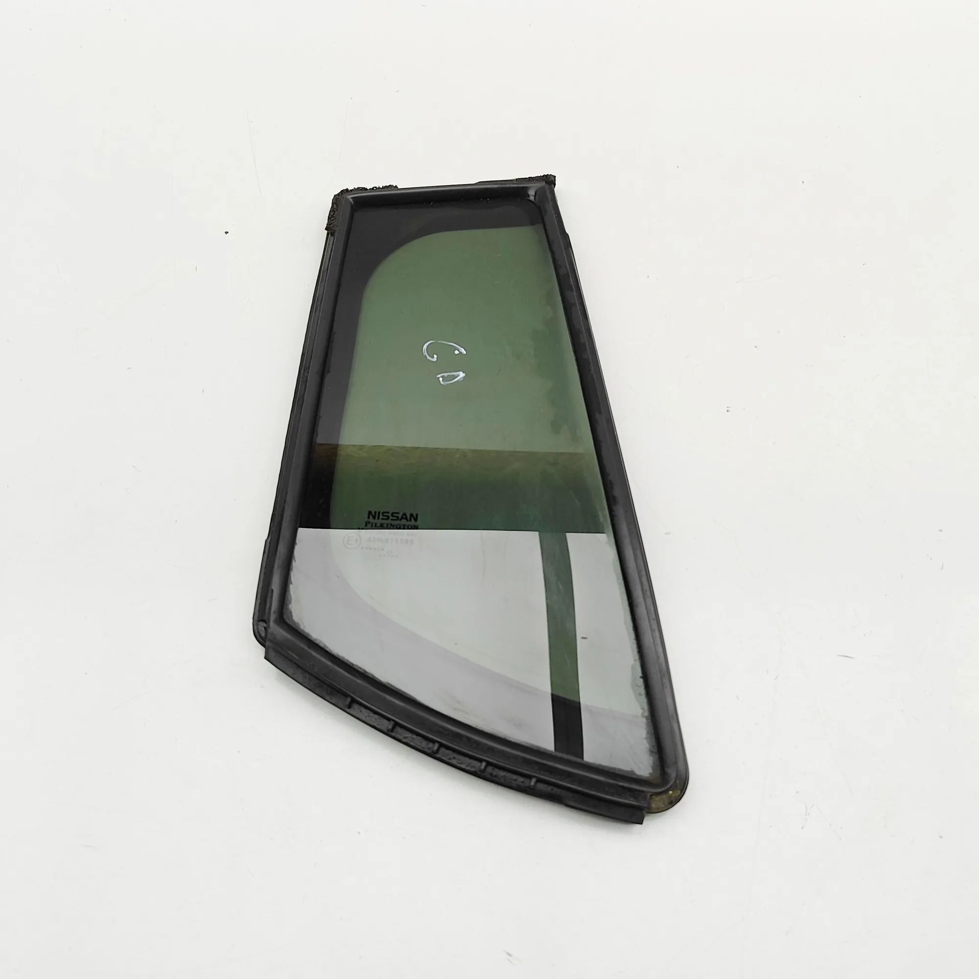 Nissan Leaf Right rear door window Right rear door window — NISSAN LEAF (ZE1) (201...