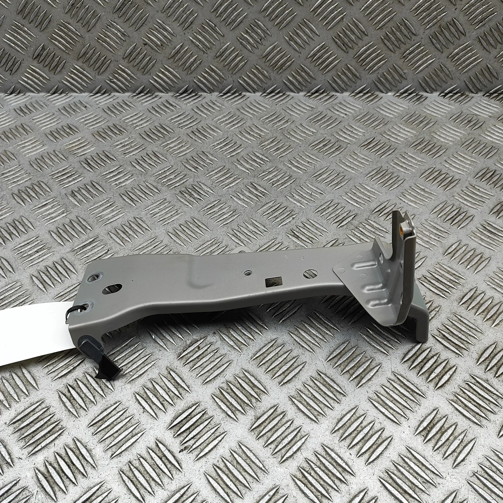Mazda 3 (BP) Fender bracket — front right Fender bracket — front right — MAZDA 3 (Hatchba...