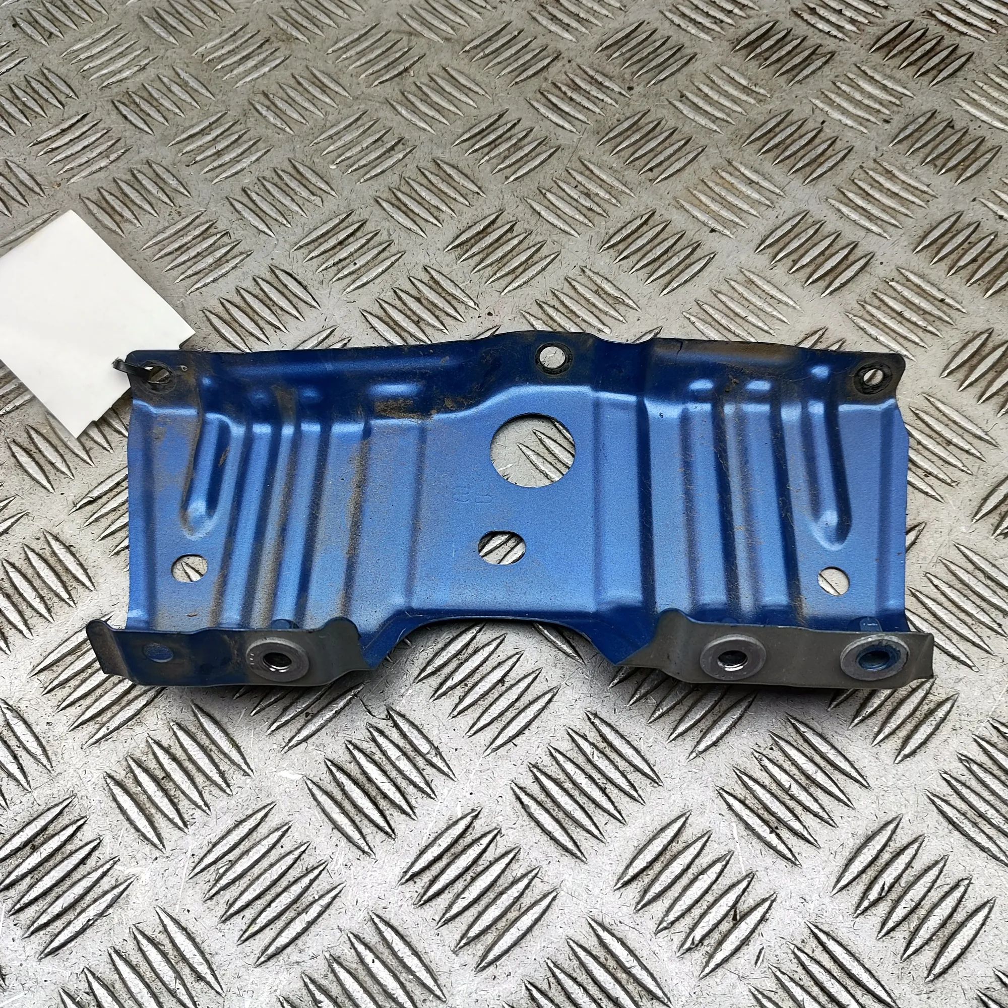 Subaru Forester Fender bracket — front right Fender bracket — front right — SUBARU FORESTER ...