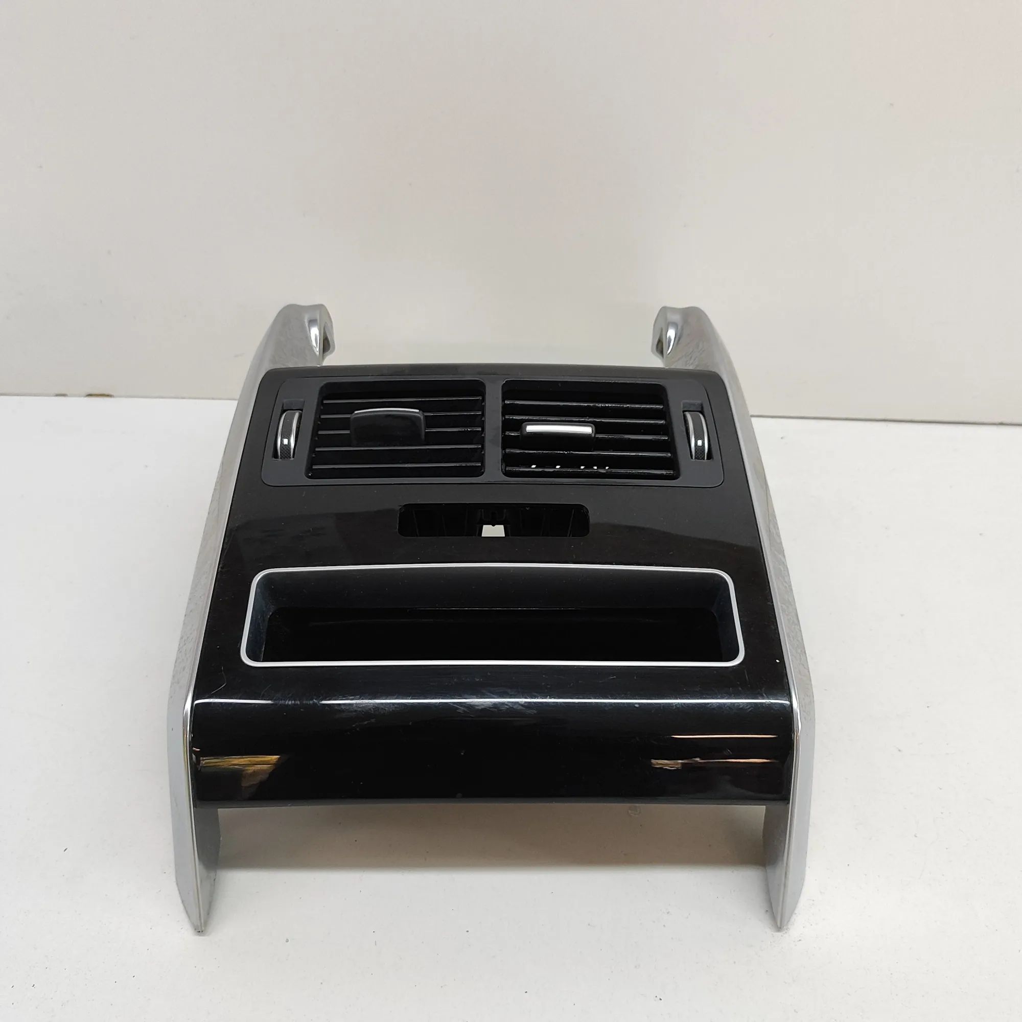 Land Rover Range Rover Sport (L494) Centre console air vent Centre console air vent — LAND ROVER RANGE ROVE...