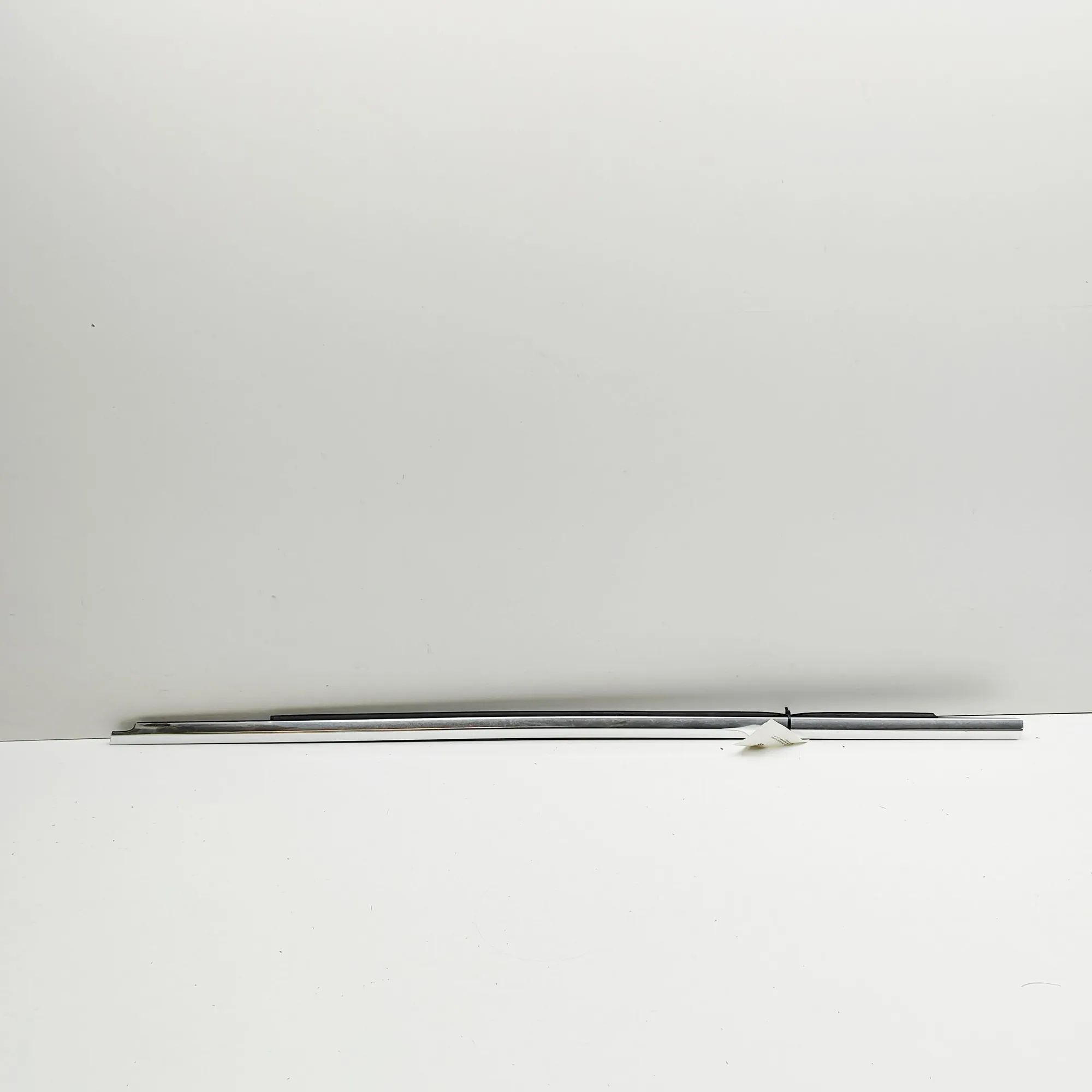 Mercedes-Benz GLA (X156) Door window strip — front left Door window strip — front left — MERCEDES BENZ ...
