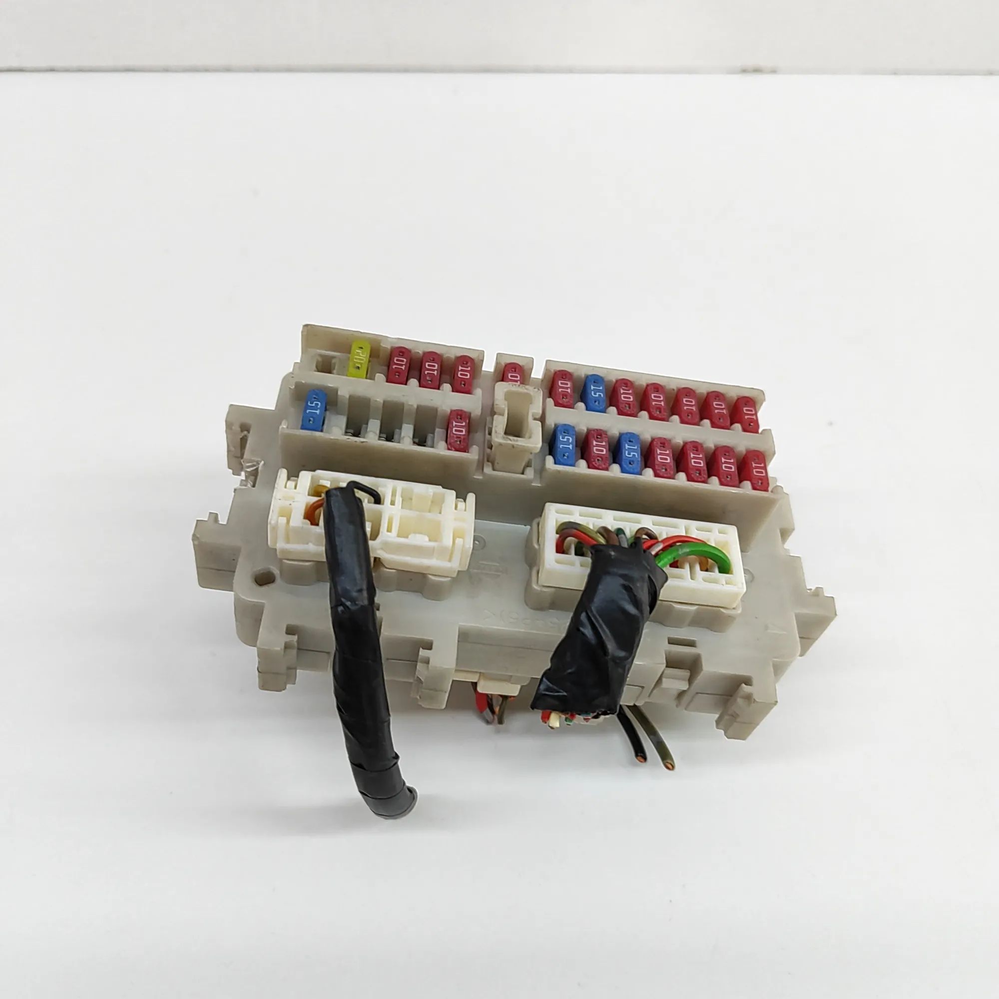 Nissan Pick Up / Navara / NP300 (D22) Fuse Box Module Fuse Box Module — NISSAN NP300 (NAVARA D40) (20...