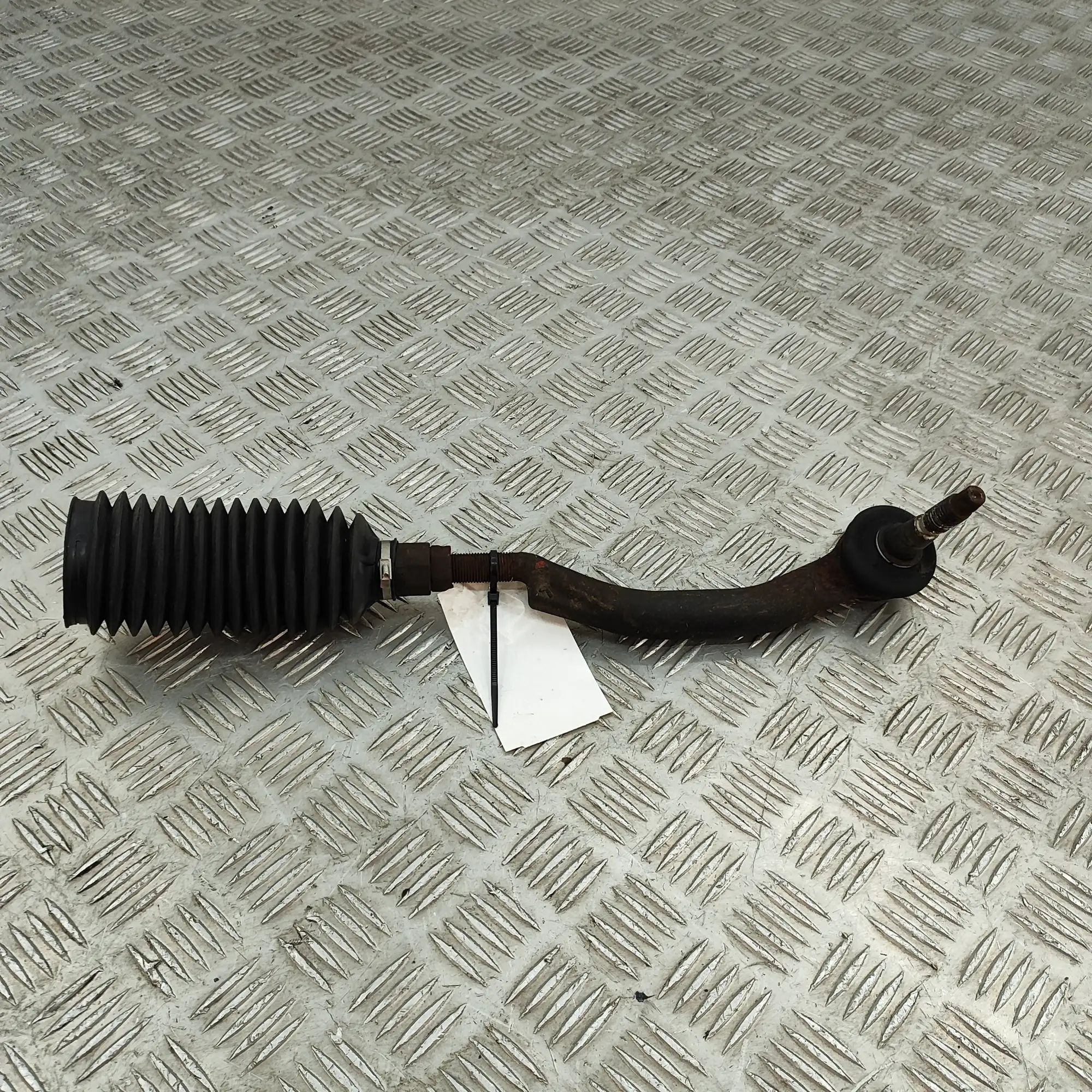 Chevrolet TrailBlazer Steering tie rod — left Steering tie rod — left — CHEVROLET TRAILBLAZER...