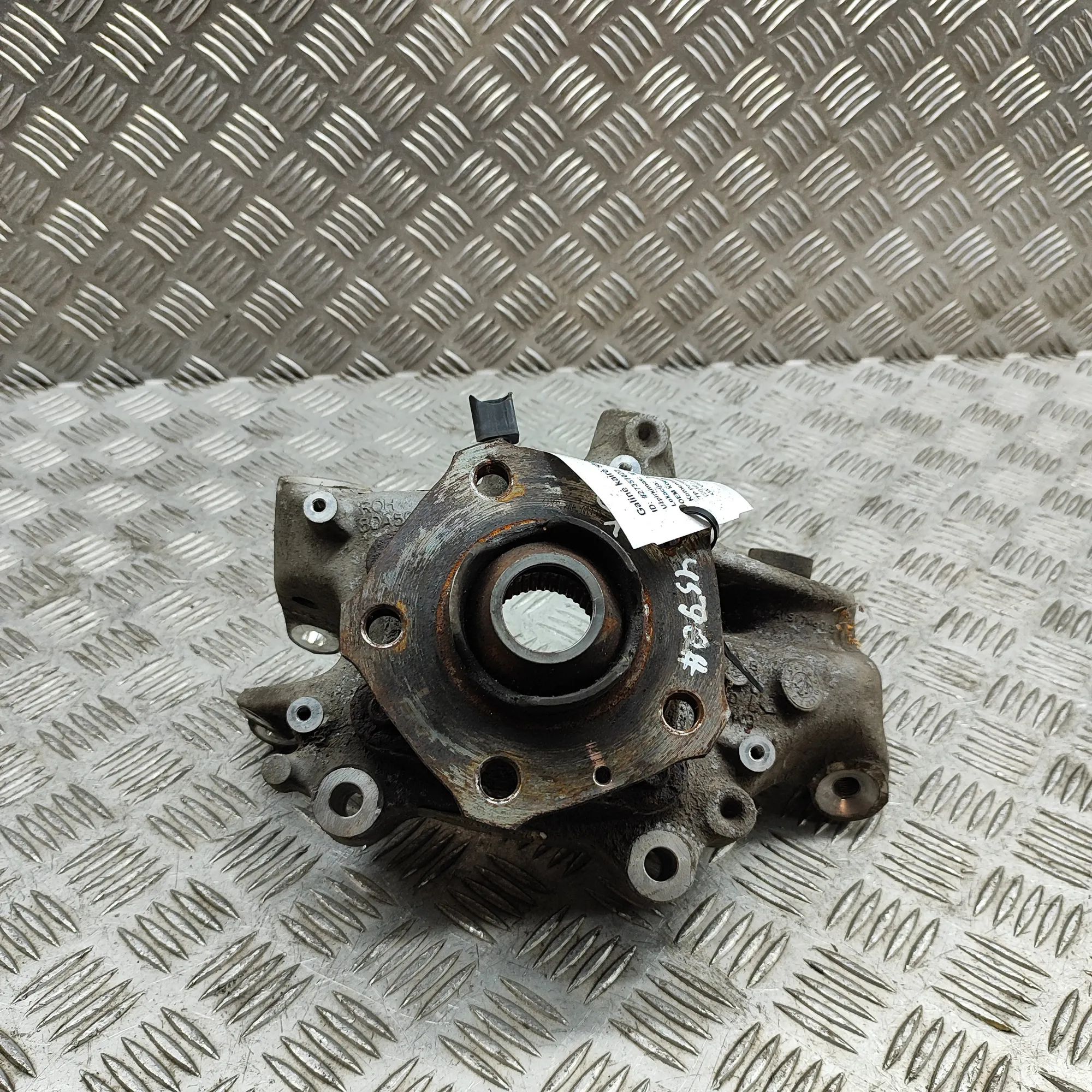 Audi Q5 (8R) Rear Left Wheel Hub Spindle Rear Left Wheel Hub Spindle — AUDI Q5 (FY) (201...