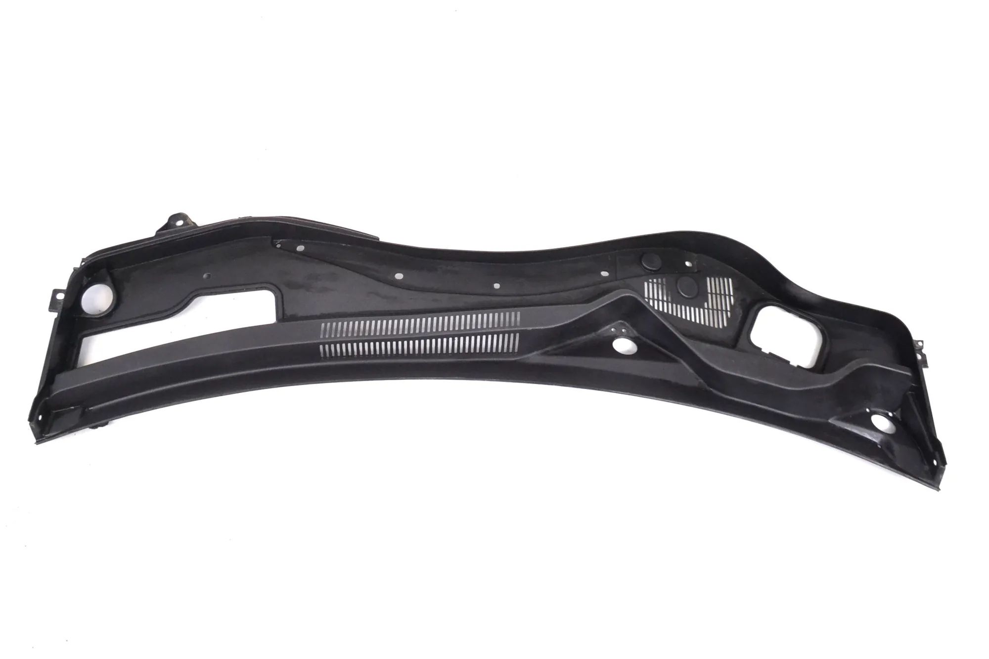 Maserati Levante Front Wiper Cowl Trim Front Wiper Cowl Trim — MASERATI LEVANTE (SUV M...