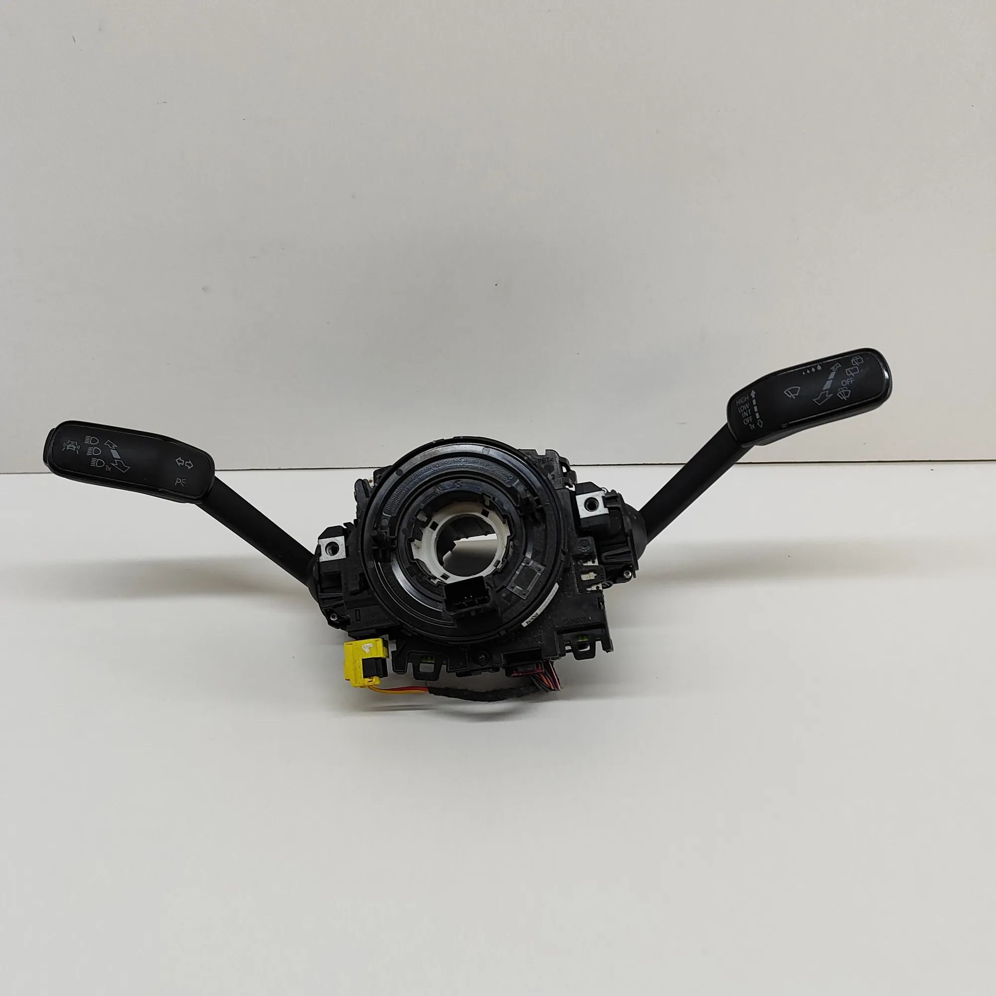 Volkswagen Golf 6 Indicator Wiper Stalk Switch Indicator Wiper Stalk Switch — VW GOLF (VII 5G1...