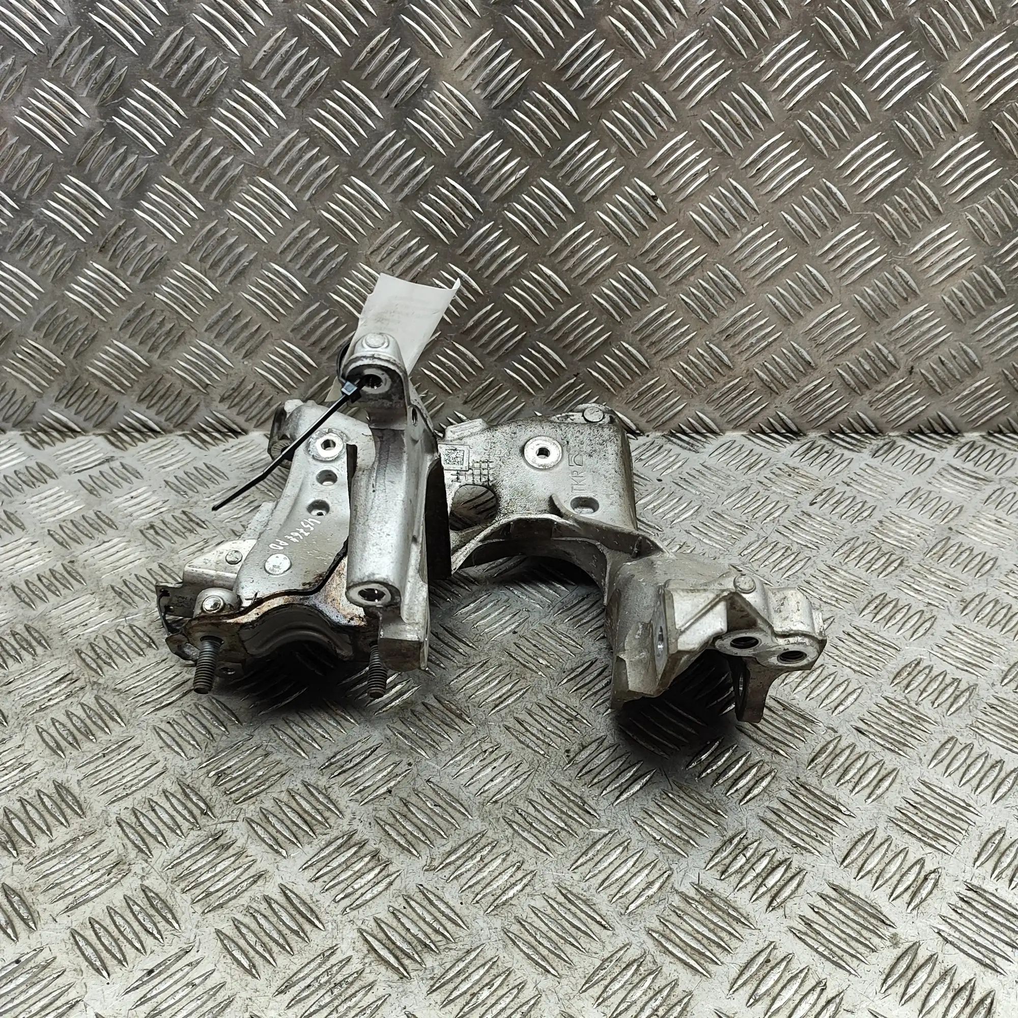 Audi Q5 (8R) Right Side Subframe Bracket Right Side Subframe Bracket — AUDI Q5 (FY) (201...