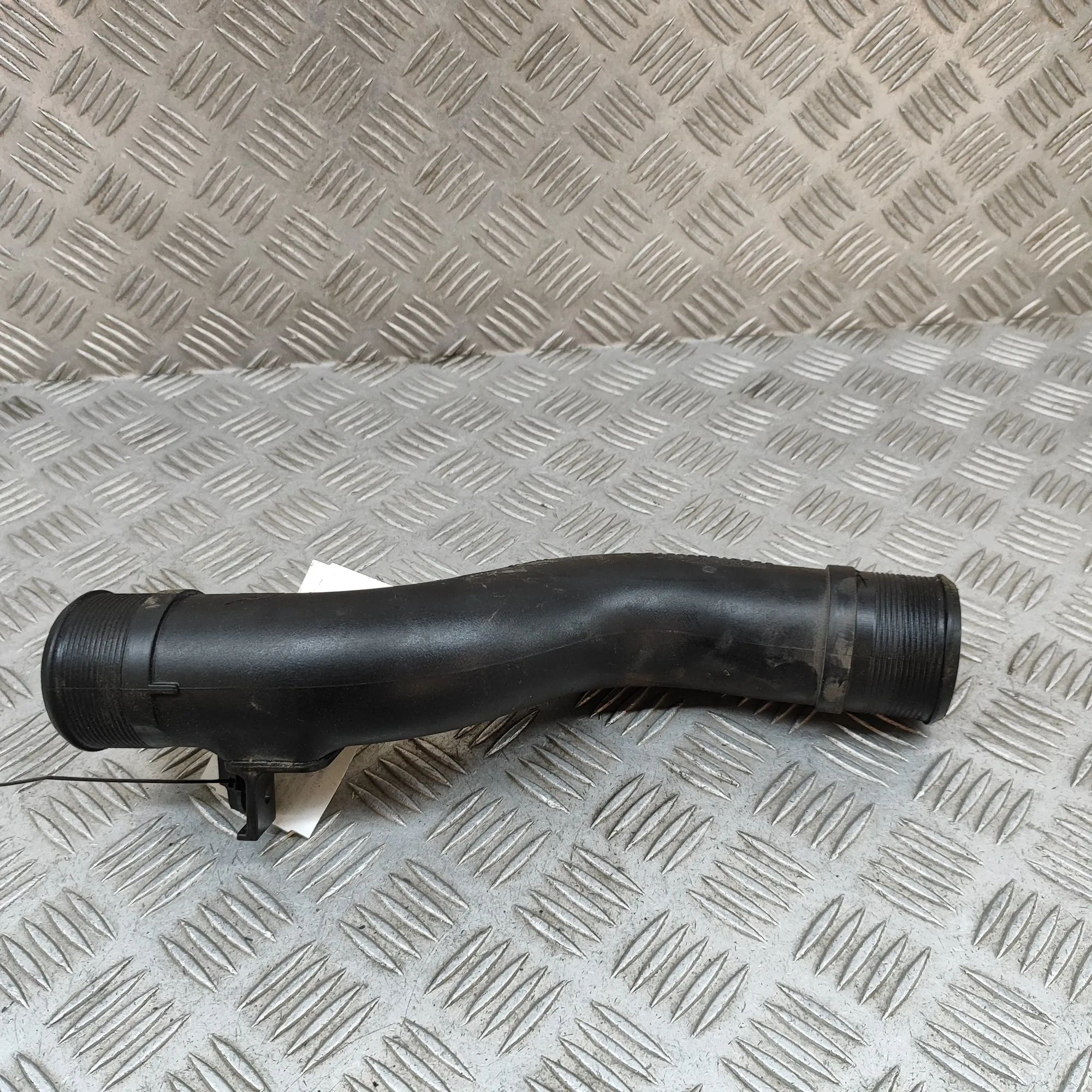 Land Rover Range Rover Sport (L494) Intercooler Hose Pipe Intercooler Hose Pipe — LAND ROVER RANGE ROVER ...