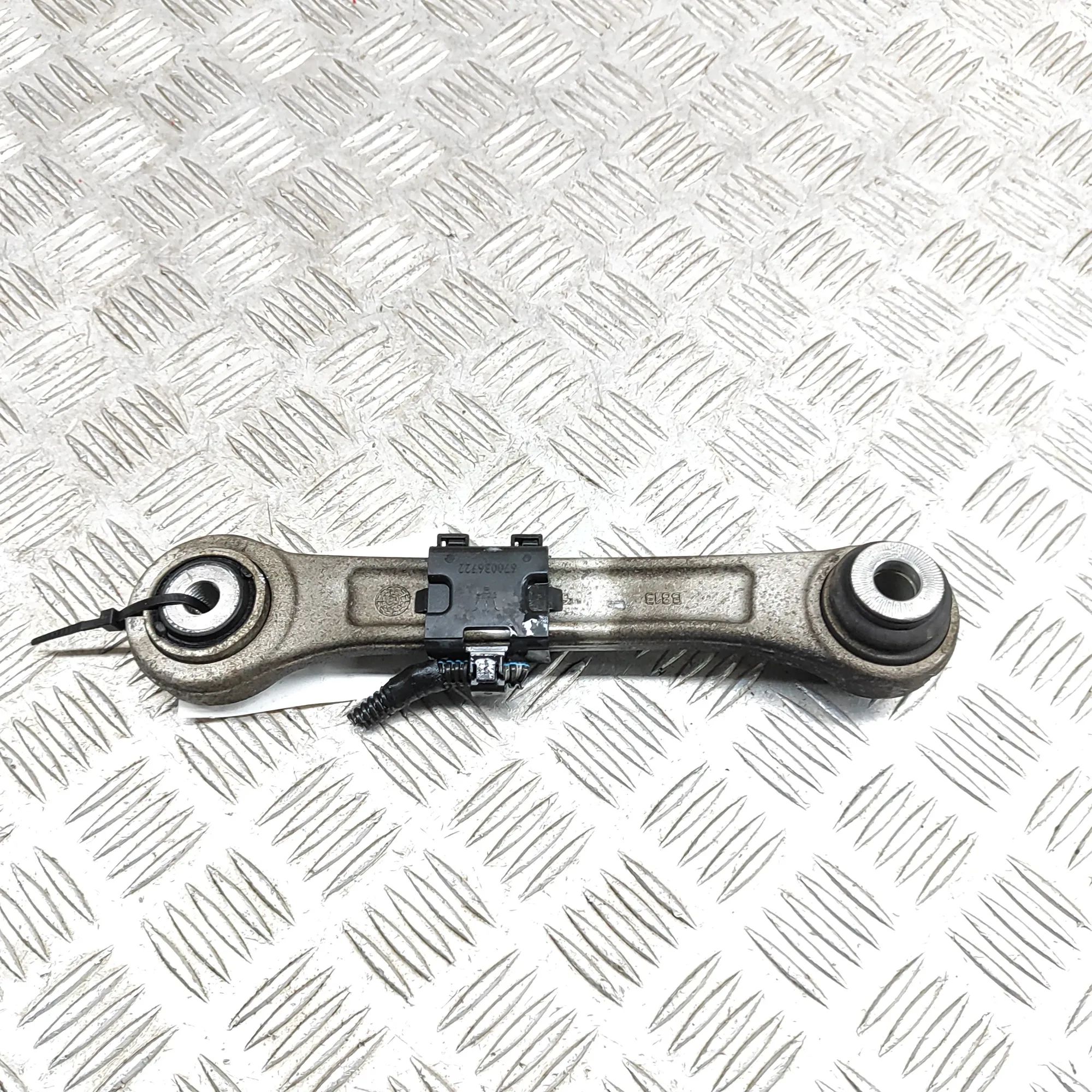 Maserati Ghibli Control arm — rear right Control arm — rear right — MASERATI GHIBLI (M15...