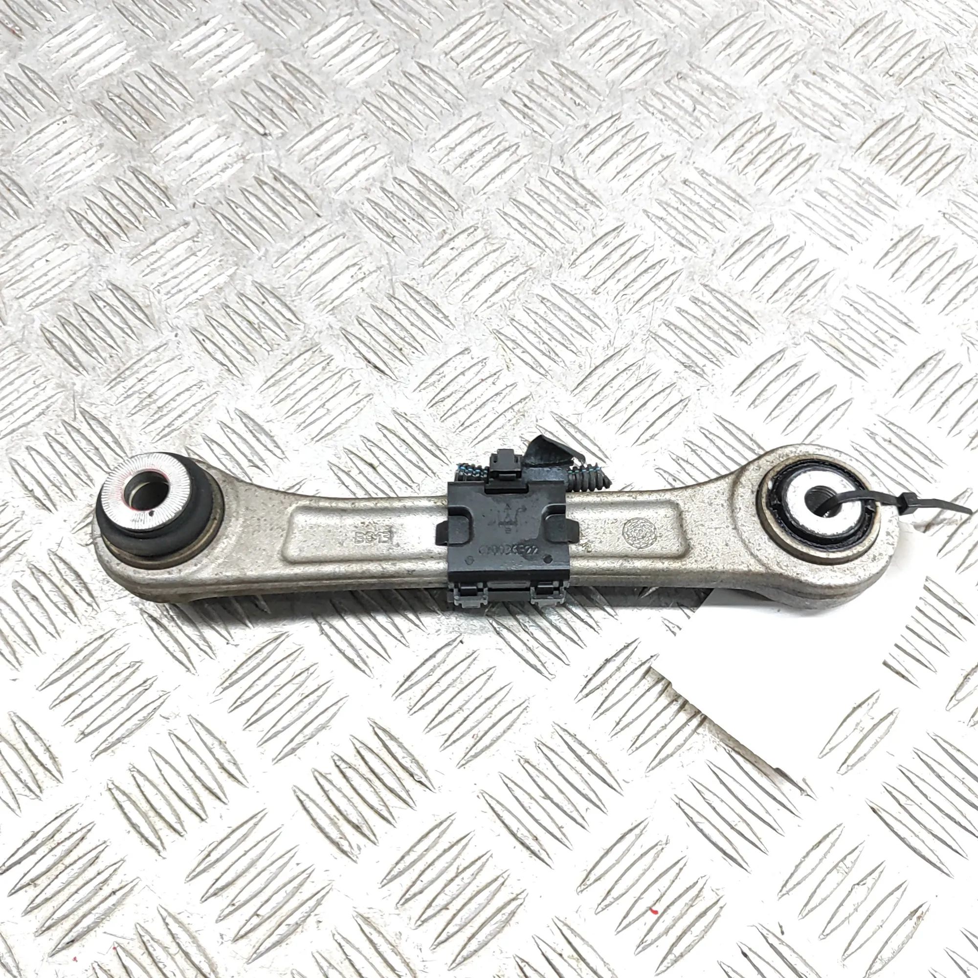 Maserati Ghibli Control arm — rear left Control arm — rear left — MASERATI GHIBLI (M157...