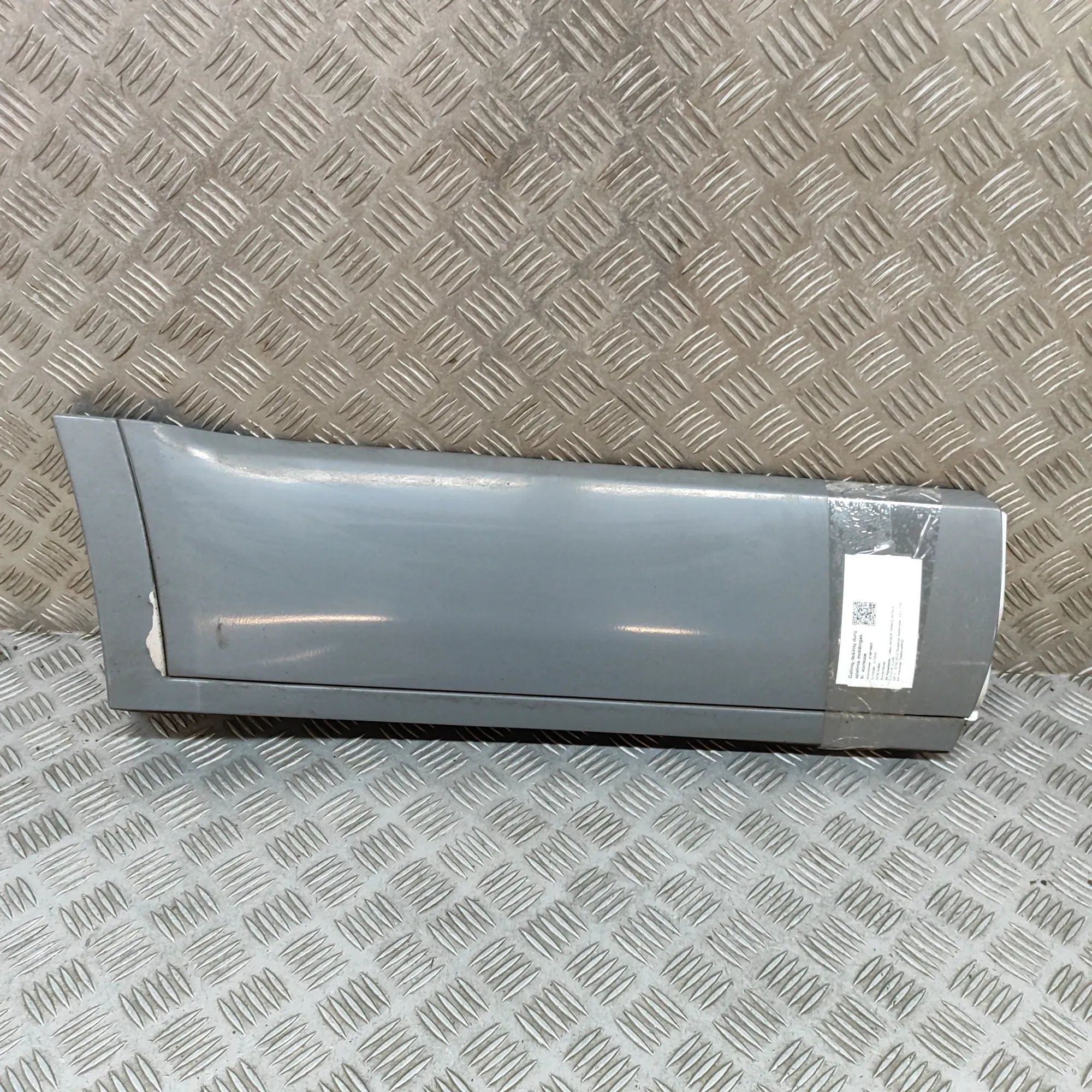 Land Rover Range Rover Evoque Lower door moulding — rear — right Lower door moulding — rear — right — LAND ROVER...