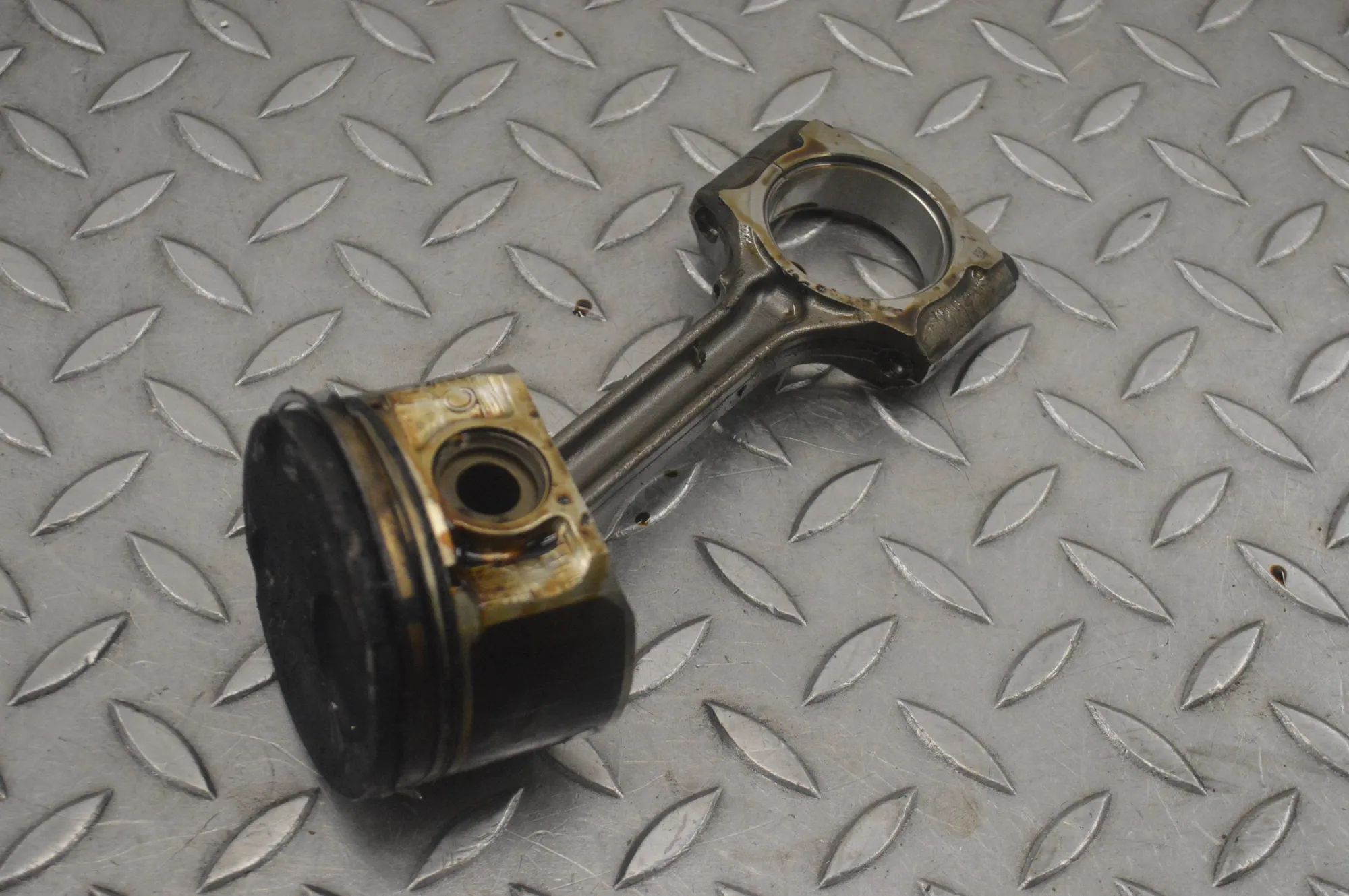 Nissan X-Trail / Rogue Piston Piston — NISSAN X-TRAIL (T32_) (2013-...) — 1KC...