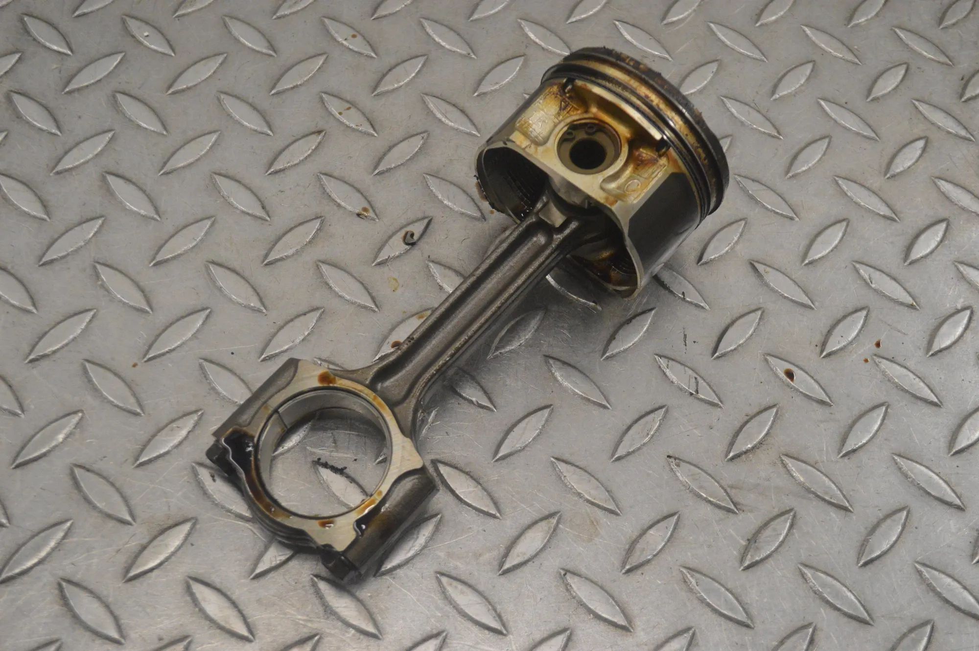 Nissan X-Trail / Rogue Piston Piston — NISSAN X-TRAIL (T32_) (2013-...) — 1KC...