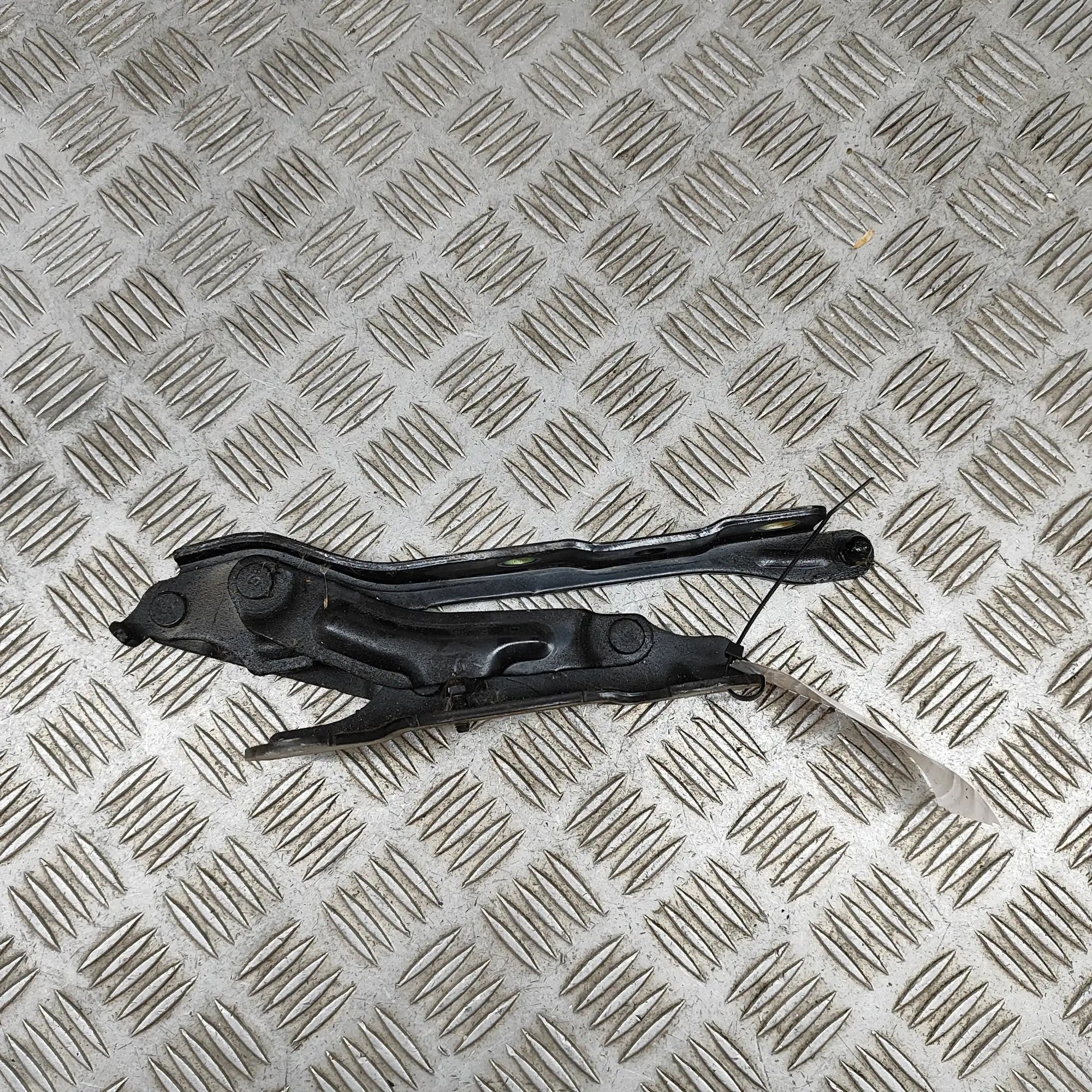 Kia Soul Bonnet hinge — front left Bonnet hinge — front left — KIA SOUL (III SK3) ...