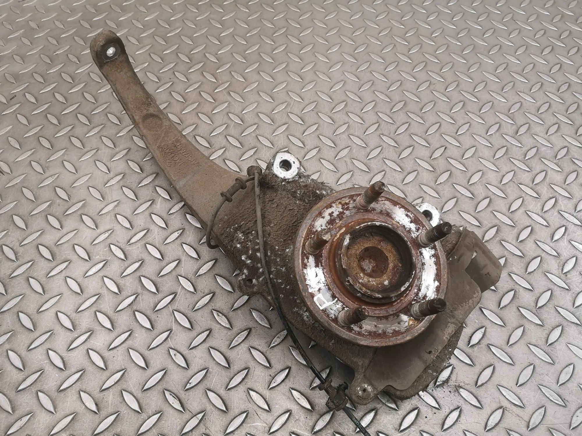 Jaguar XF Front Left Wheel Hub Front Left Wheel Hub — JAGUAR XF (X250) (2008-2...