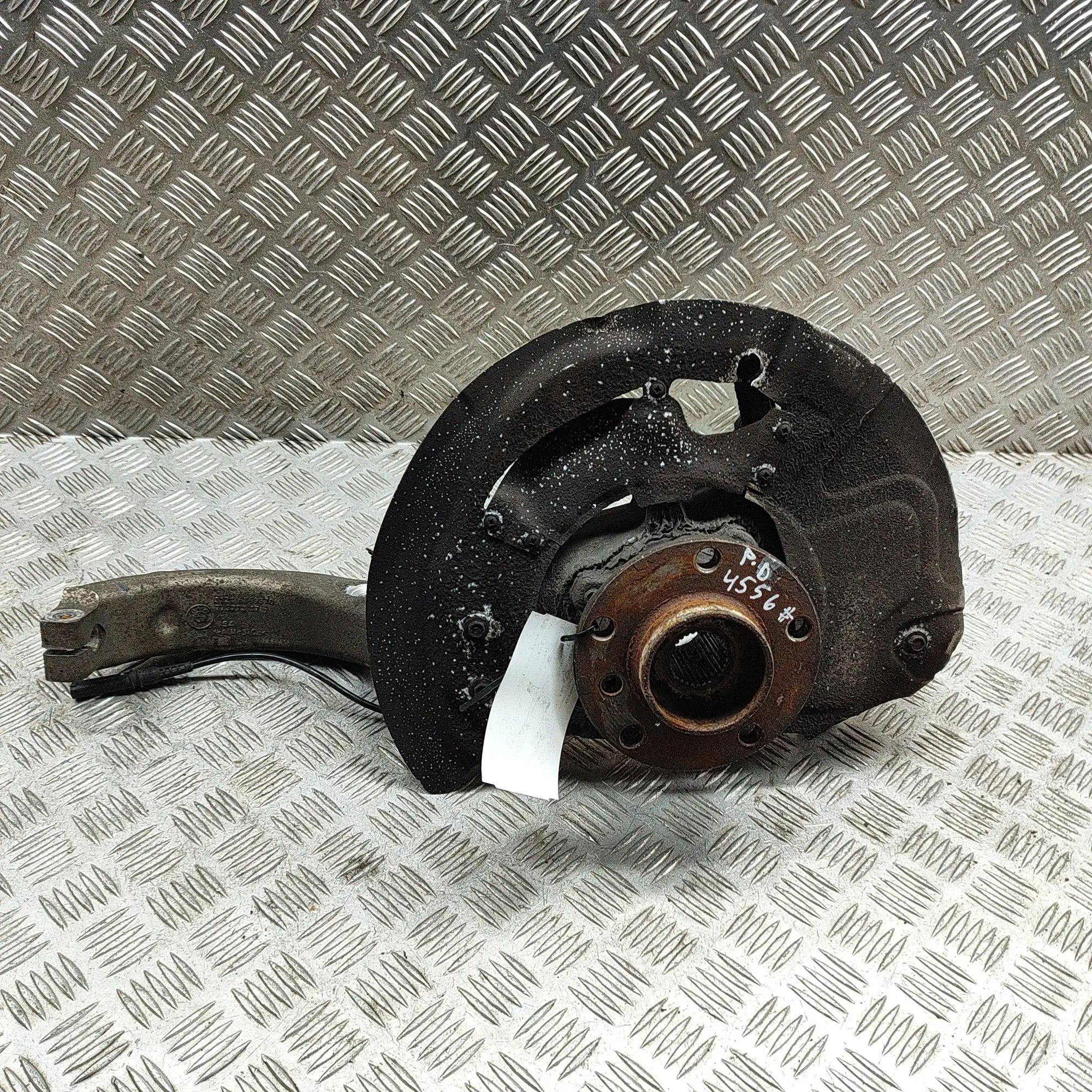 BMW X5 (F15) Front Right Wheel Hub Front Right Wheel Hub — BMW X5 (F15, F85) (2012...