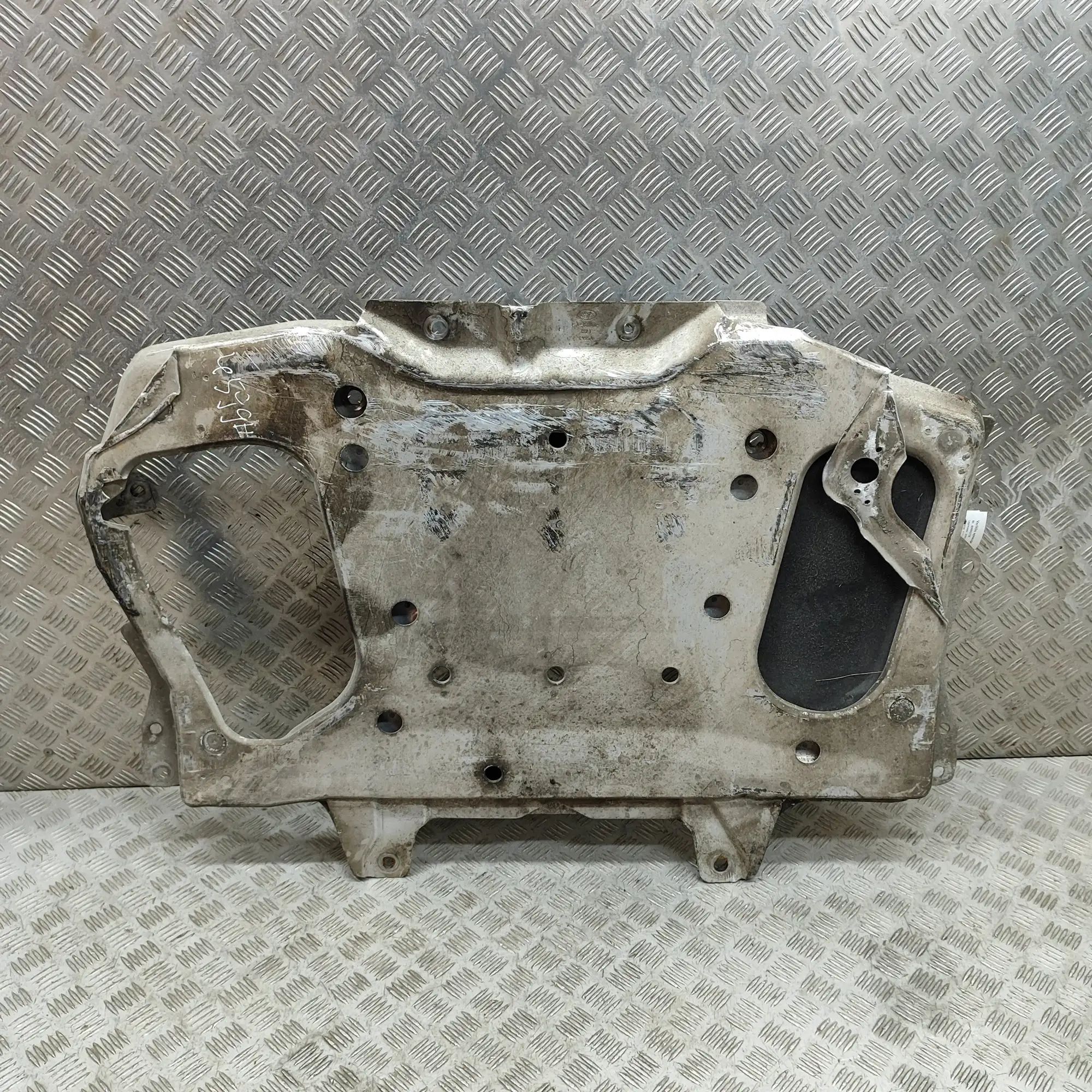 Land Rover Range Rover Sport (L494) Moottori muovikansi Engine cover — LAND ROVER RANGE ROVER SPORT (II...