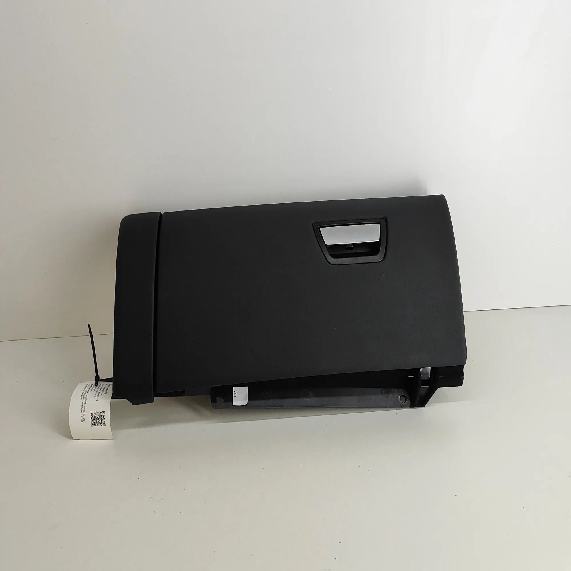 Maserati Ghibli Glove Compartment Glove compartment — MASERATI GHIBLI (M157) (201...
