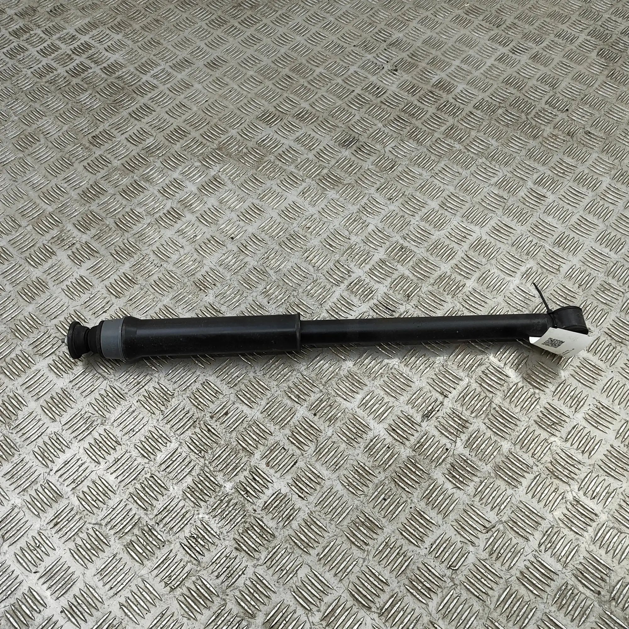 Nissan Juke Shock absorber — rear left Shock absorber — rear left — NISSAN JUKE (F16) ...