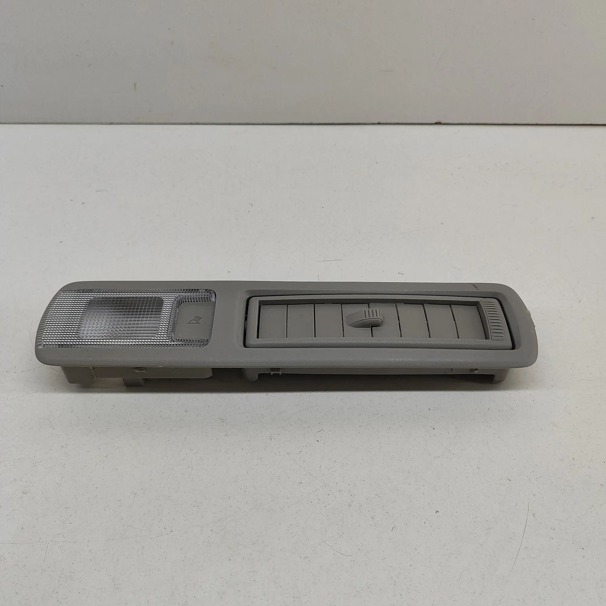 Toyota Sienna Interior light Interior light — TOYOTA SIENNA (_L4_) (2020-......