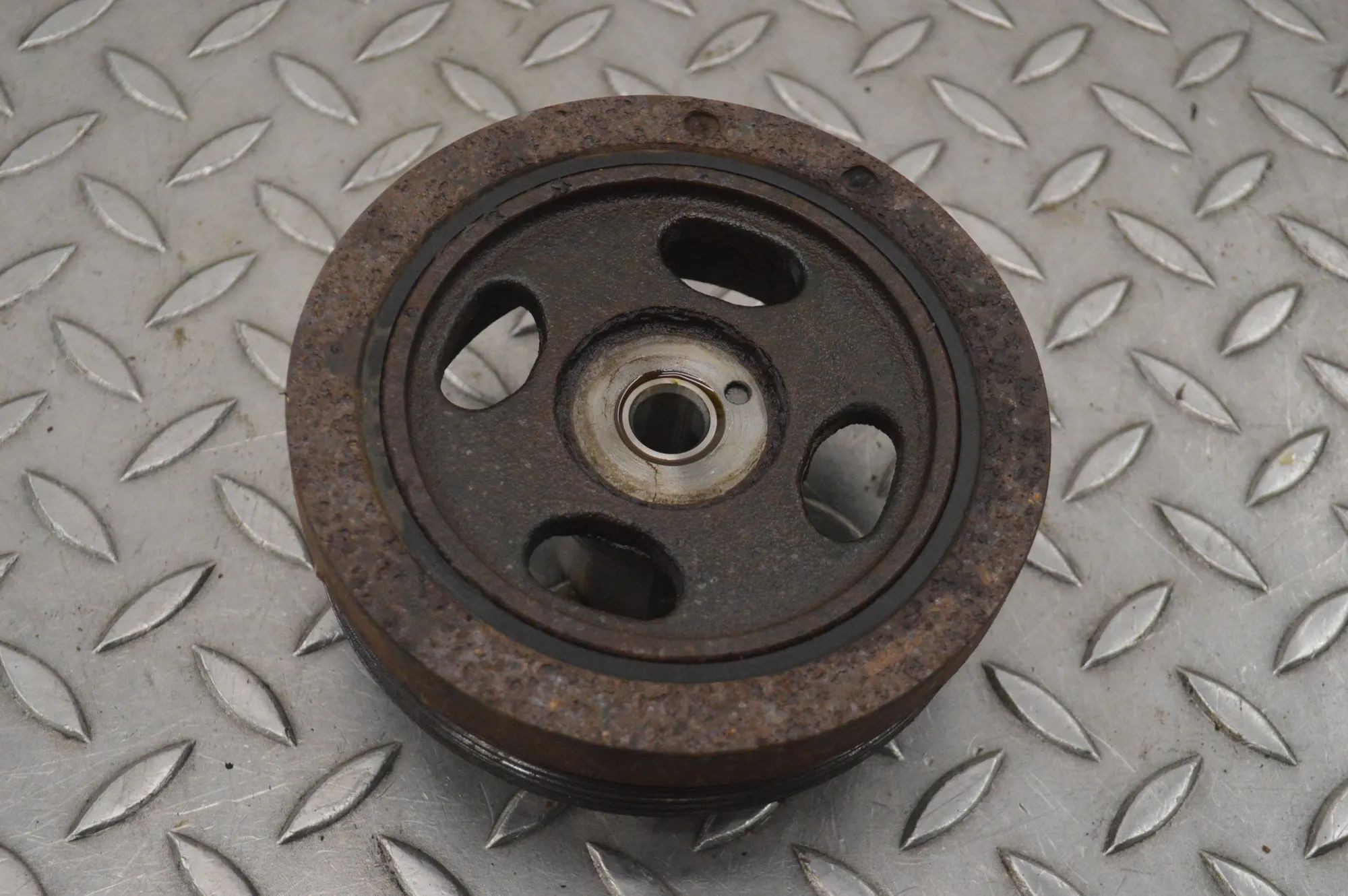 Toyota GT86 Kampiakselin hihnapyörä Crankshaft pulley — TOYOTA GT (86 Coupe ZN6_) (...