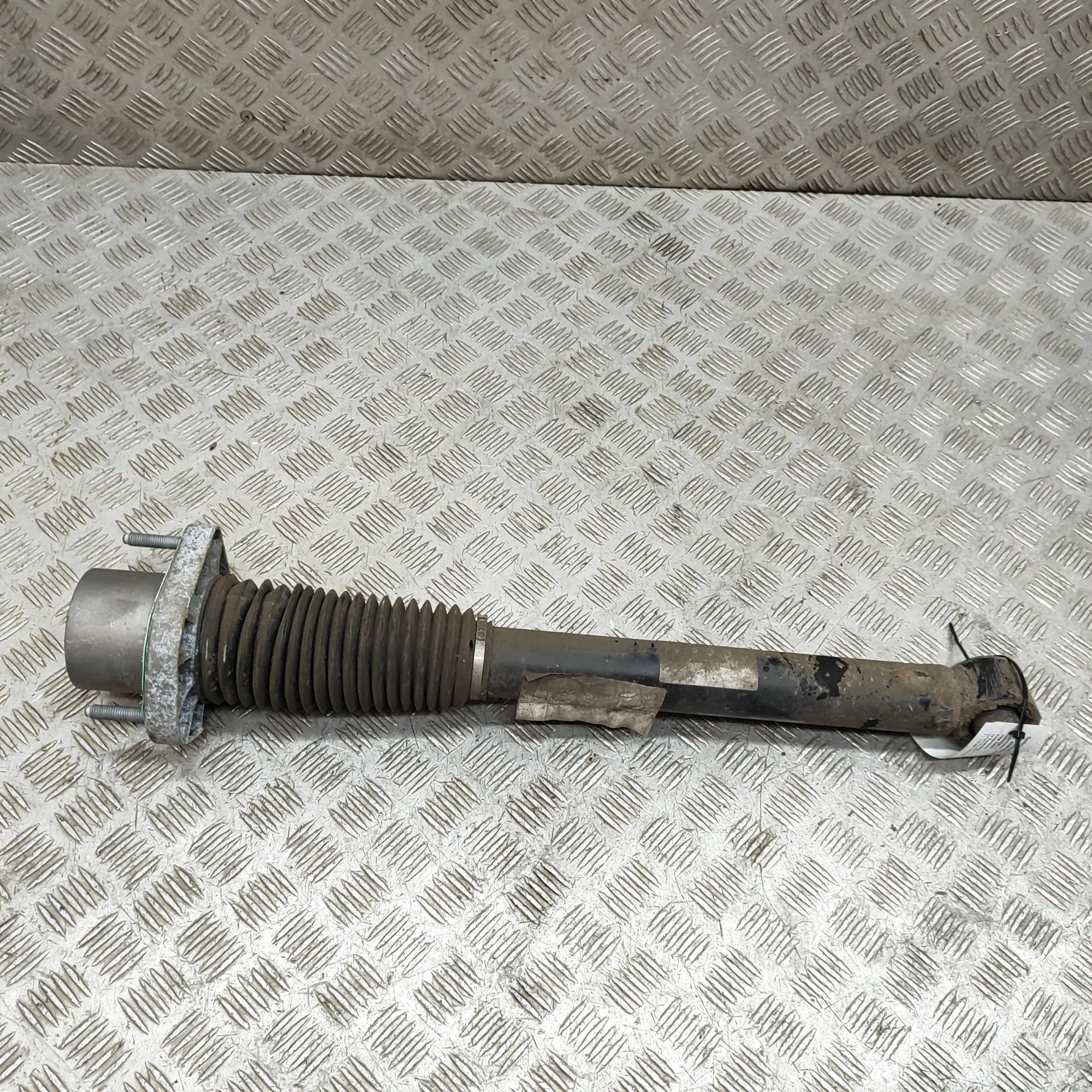 Land Rover Range Rover Sport (L494) Shock absorber — rear left Shock absorber — rear left — LAND ROVER RANGE R...