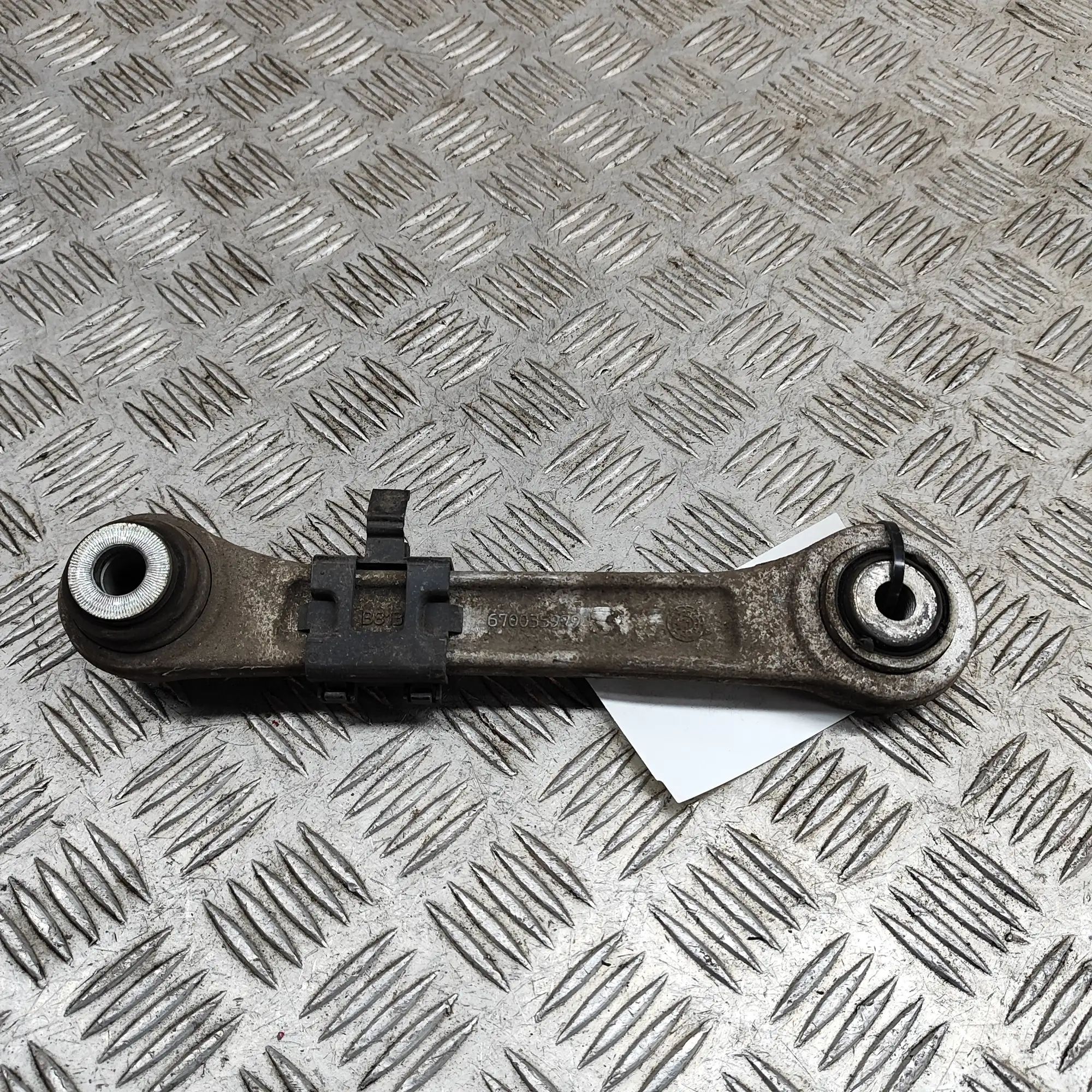 Maserati Ghibli Control arm — rear right Control arm — rear right — MASERATI GHIBLI (M15...