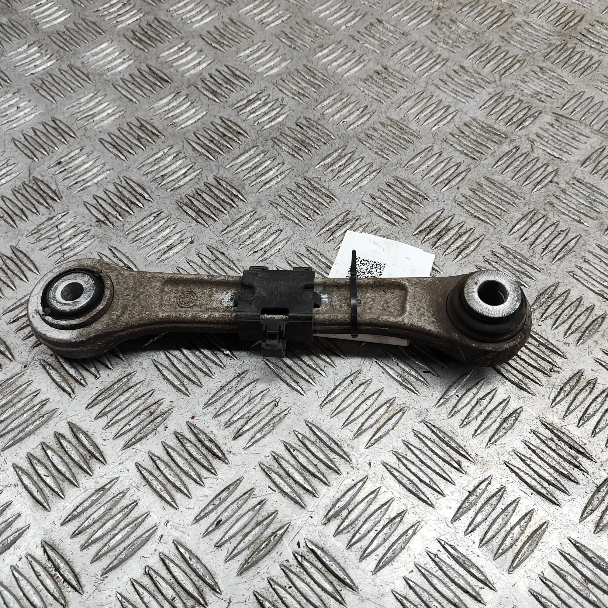 Maserati Ghibli Control arm — rear left Control arm — rear left — MASERATI GHIBLI (M157...