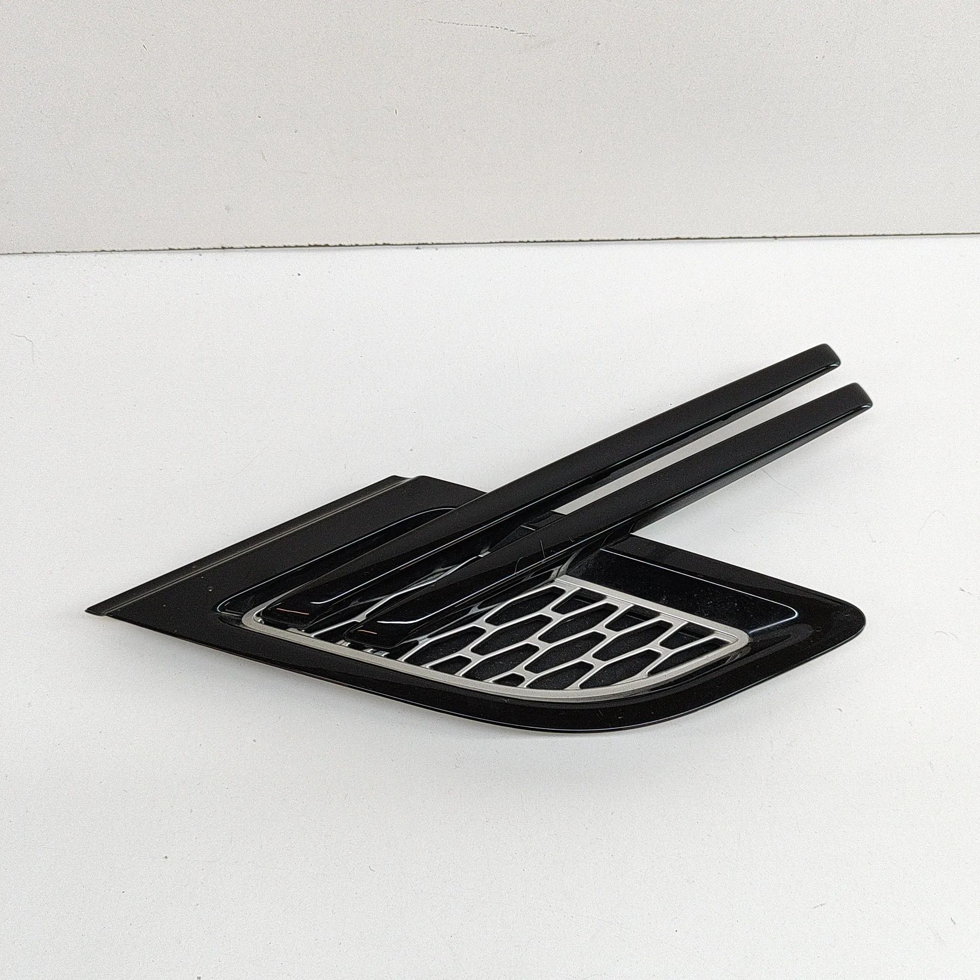 Land Rover Range Rover Sport (L494) Fender moulding — front left Fender moulding — front left — LAND ROVER RANGE...