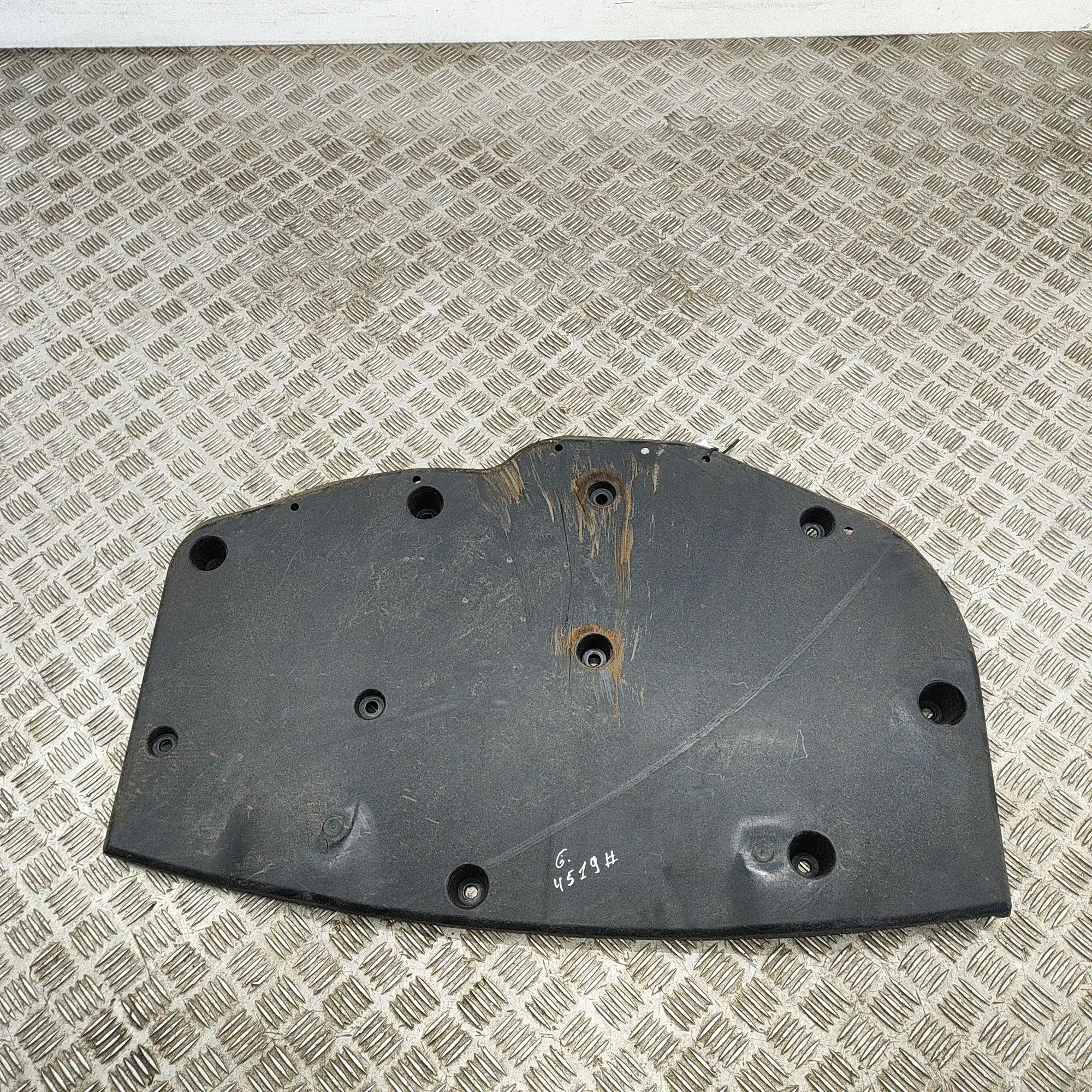 Maserati Ghibli Rear Middle Underbody Cover Rear Middle Underbody Cover — MASERATI GHIBLI (...