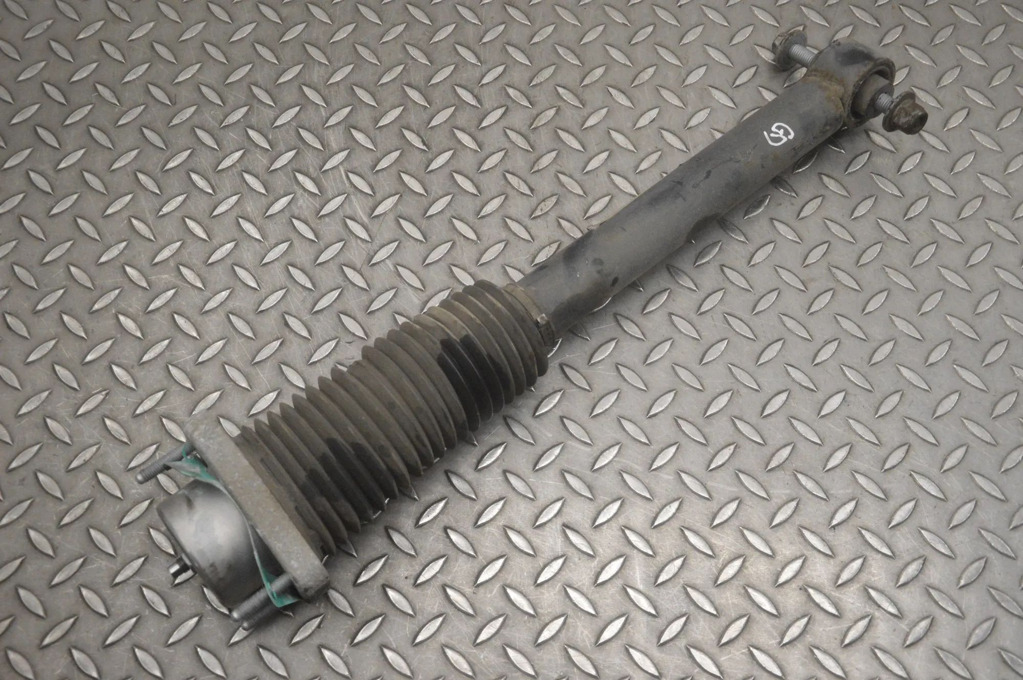 Land Rover Discovery Shock absorber — rear right Shock absorber — rear right — LAND ROVER DISCOV...