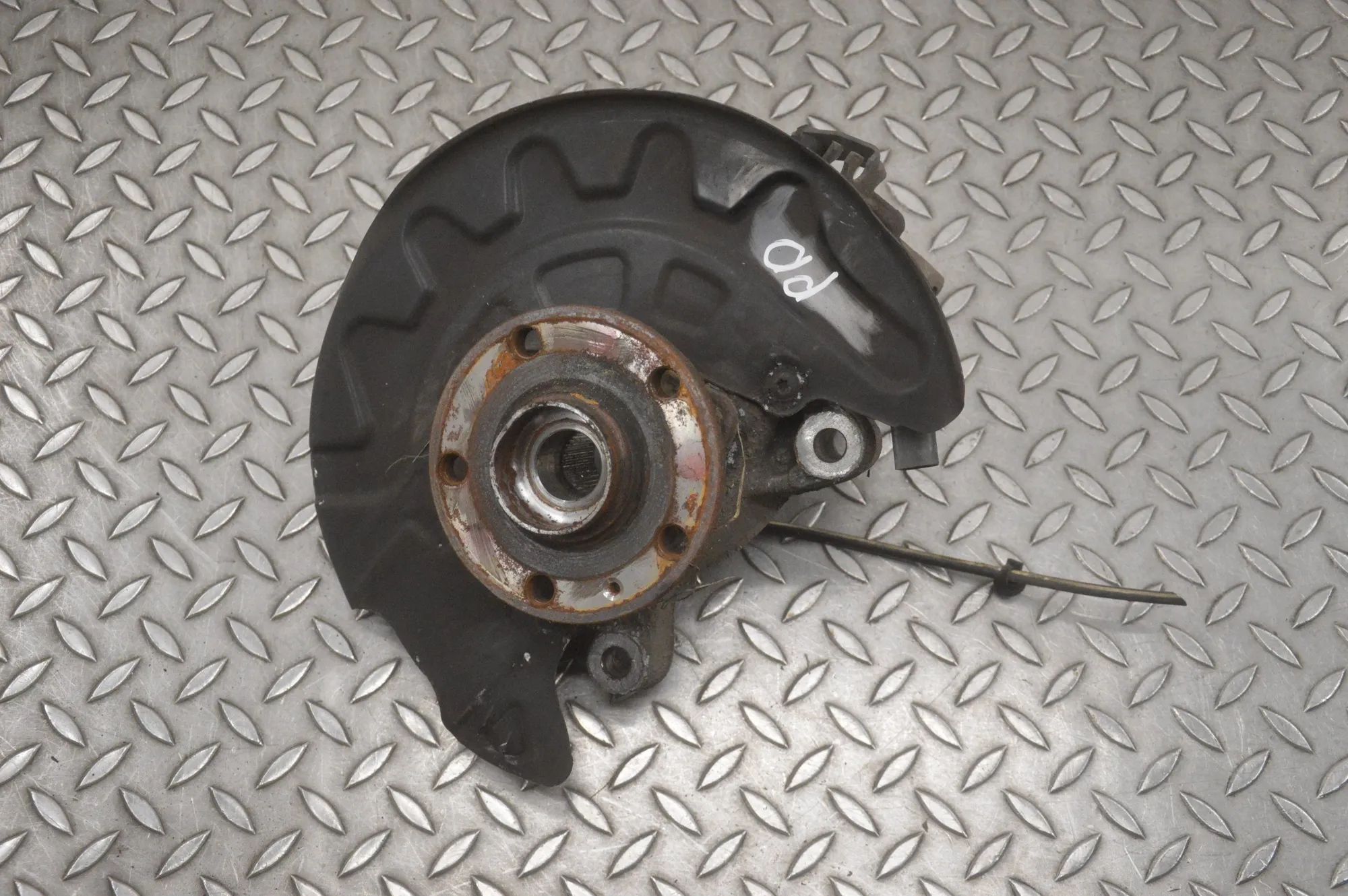 Volkswagen Golf 6 Front Right Wheel Hub Front Right Wheel Hub — VW GOLF (VII 5G1, BQ1, ...