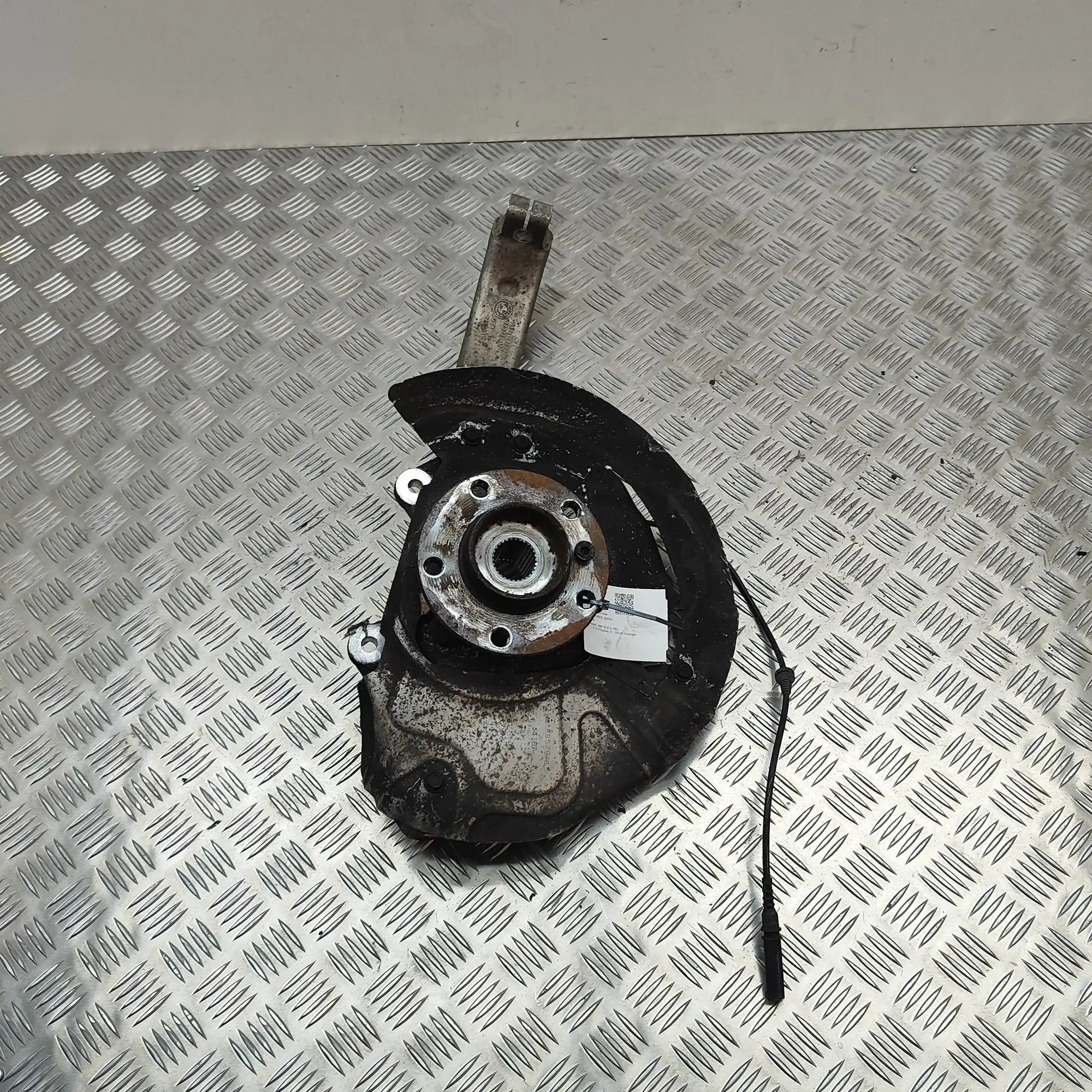 BMW X5 (F15) Front Right Wheel Hub Front Right Wheel Hub — BMW X5 (F15, F85) (2012...