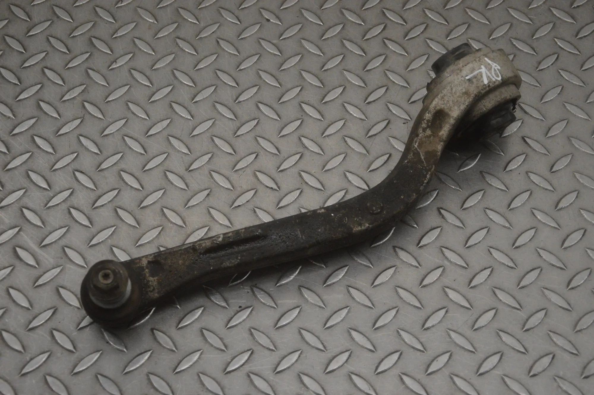 Alfa-Romeo Giulia (952) Front Left Curved Control Arm Front Left Curved Control Arm — ALFA ROMEO GIUL...