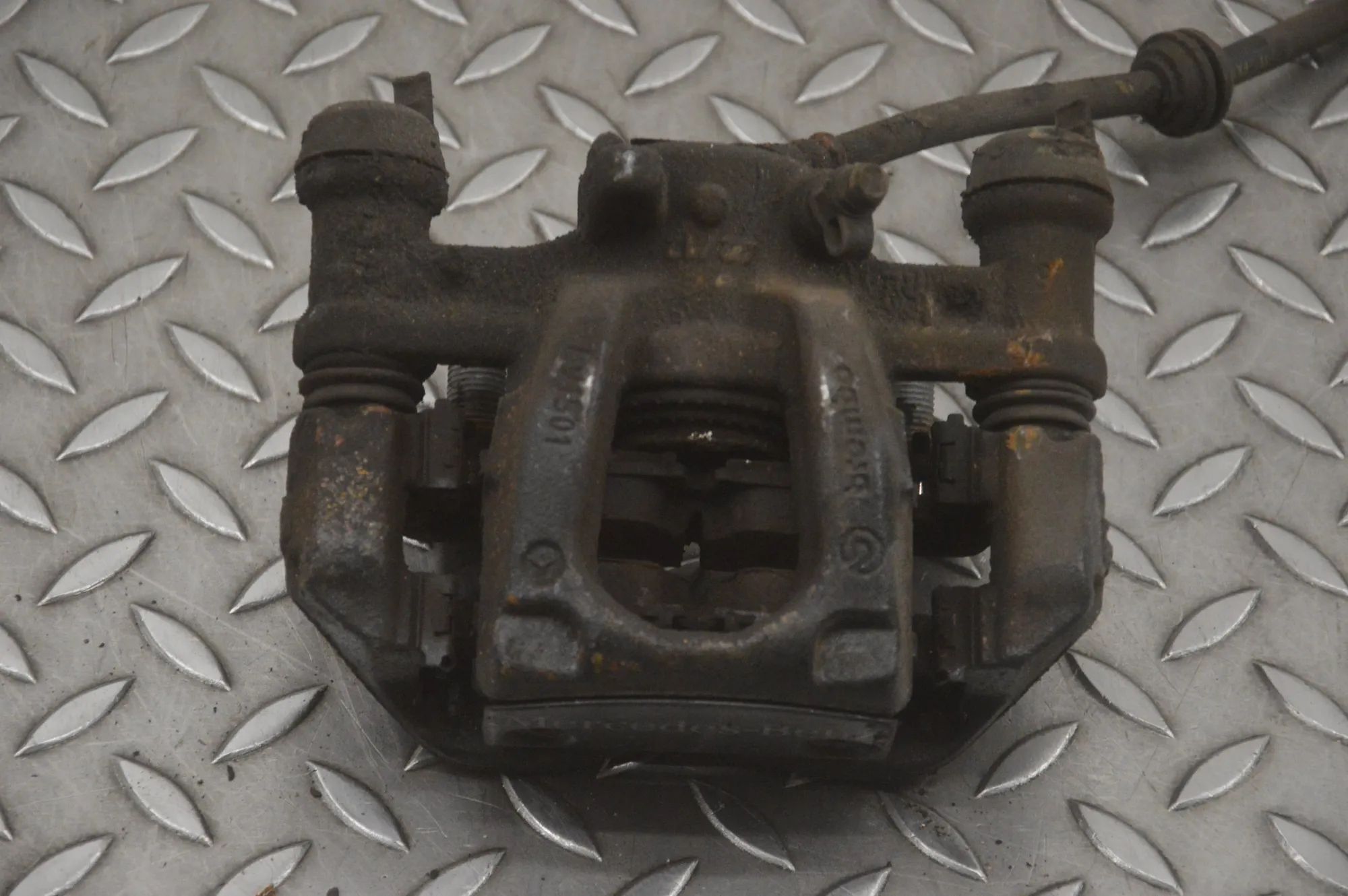 Toyota GT86 Brake caliper — rear right Brake caliper — rear right — TOYOTA GT (86 Coup...